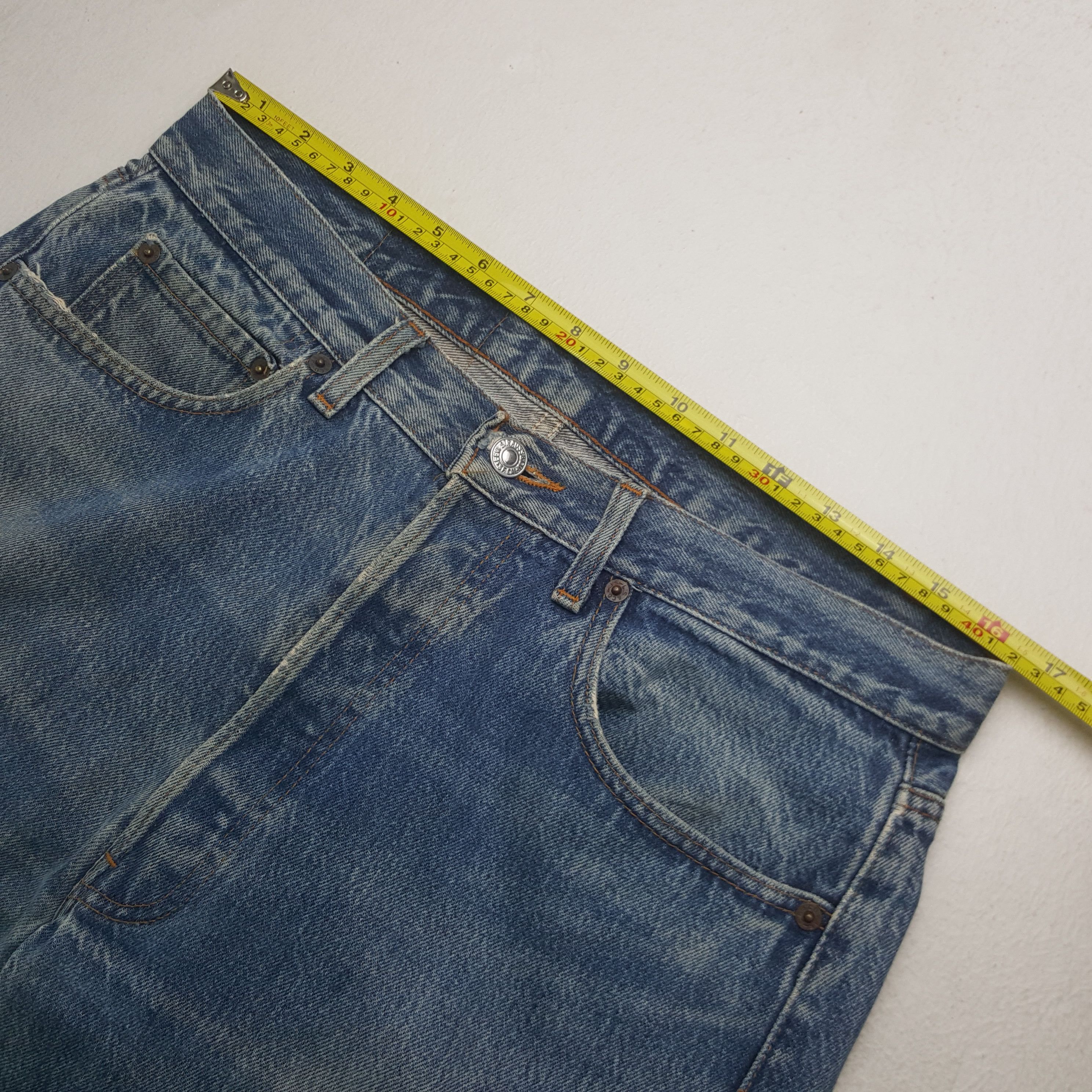 Vintage Vintage Levi's 501 90's Distressed Denim Jeans RR9 Size US 33 - 11 Thumbnail