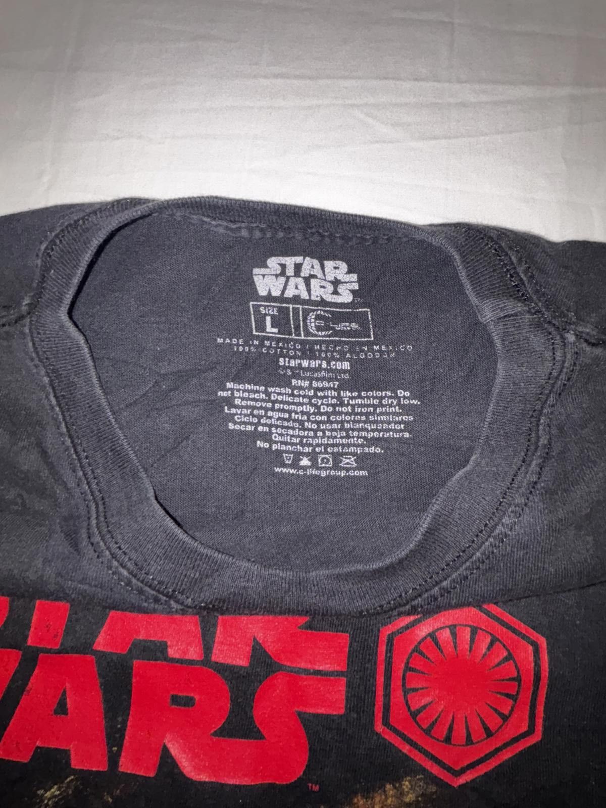 Star Wars Vintage Star Wars: The Force Awakens T-Shirt Size L Size US L / EU 52-54 / 3 - 4 Thumbnail