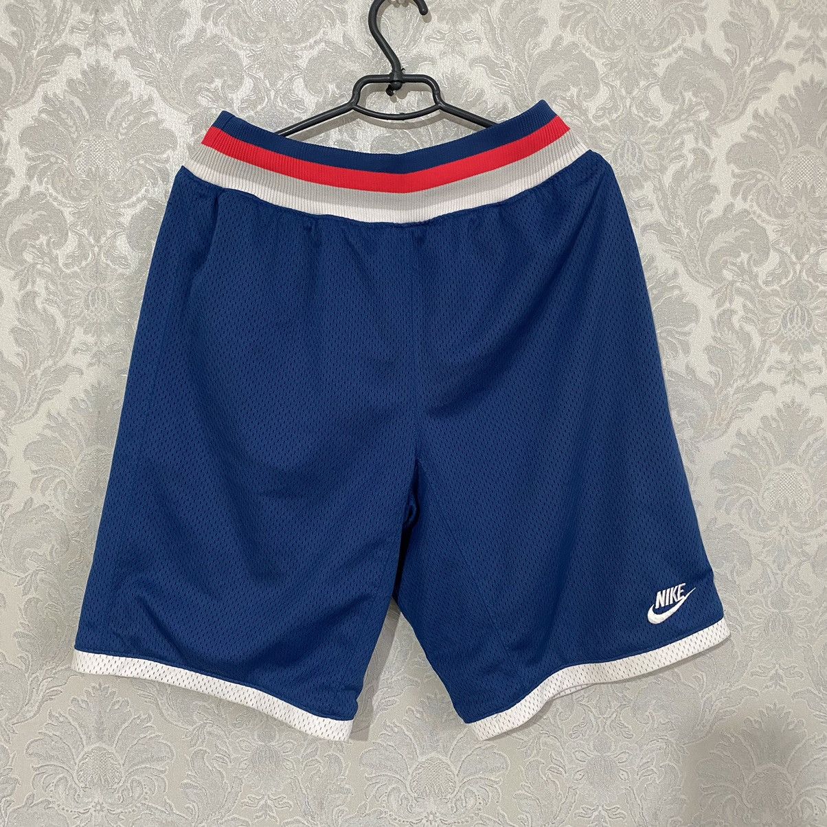Vintage Rare Vintage Nike Supreme Court Basketball Y2K Size US 32 / EU 48 - 1 Thumbnail