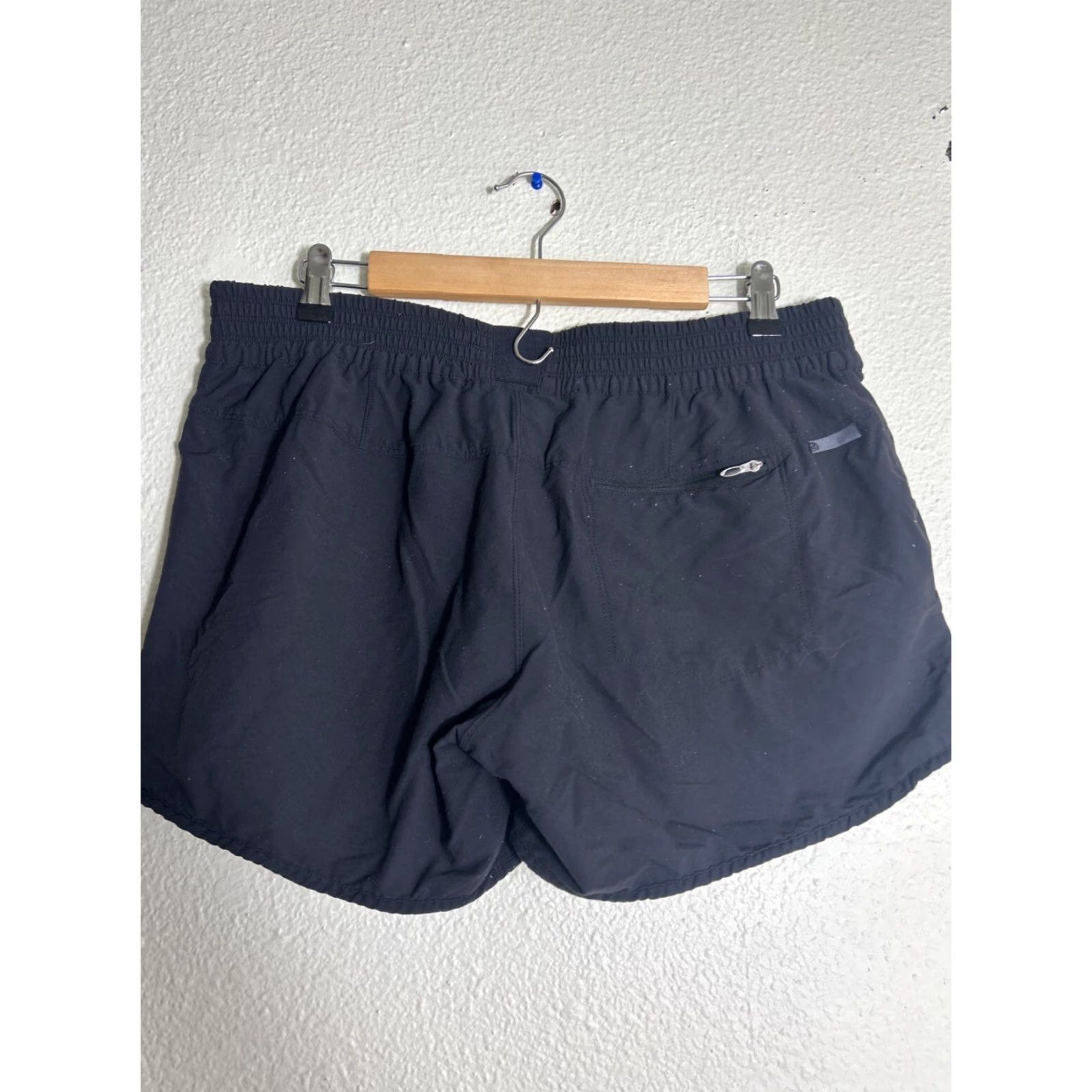 Mountain Hardwear Mountain Hardwear Shorts Womens Size 10 Black Nylon Hiking Elastane 32x5 Size 32" / US 10 / IT 46 - 6 Thumbnail
