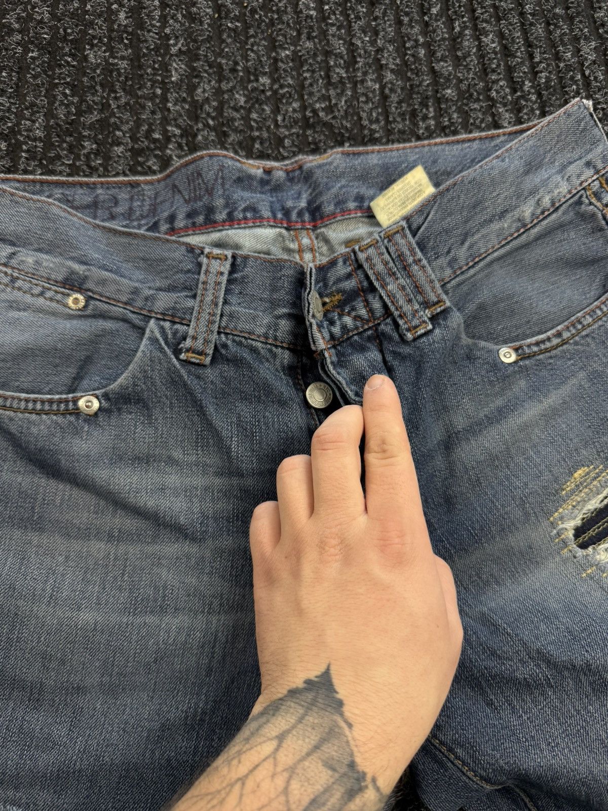 Tommy Hilfiger Tommy Hilfiger Distressed Washed Blue Jeans Denim Pants W 29 Size US 29 - 6 Thumbnail