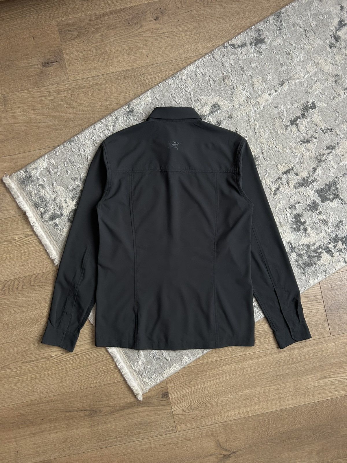 Arc’teryx Man’s Gorpcore gray shirt size S