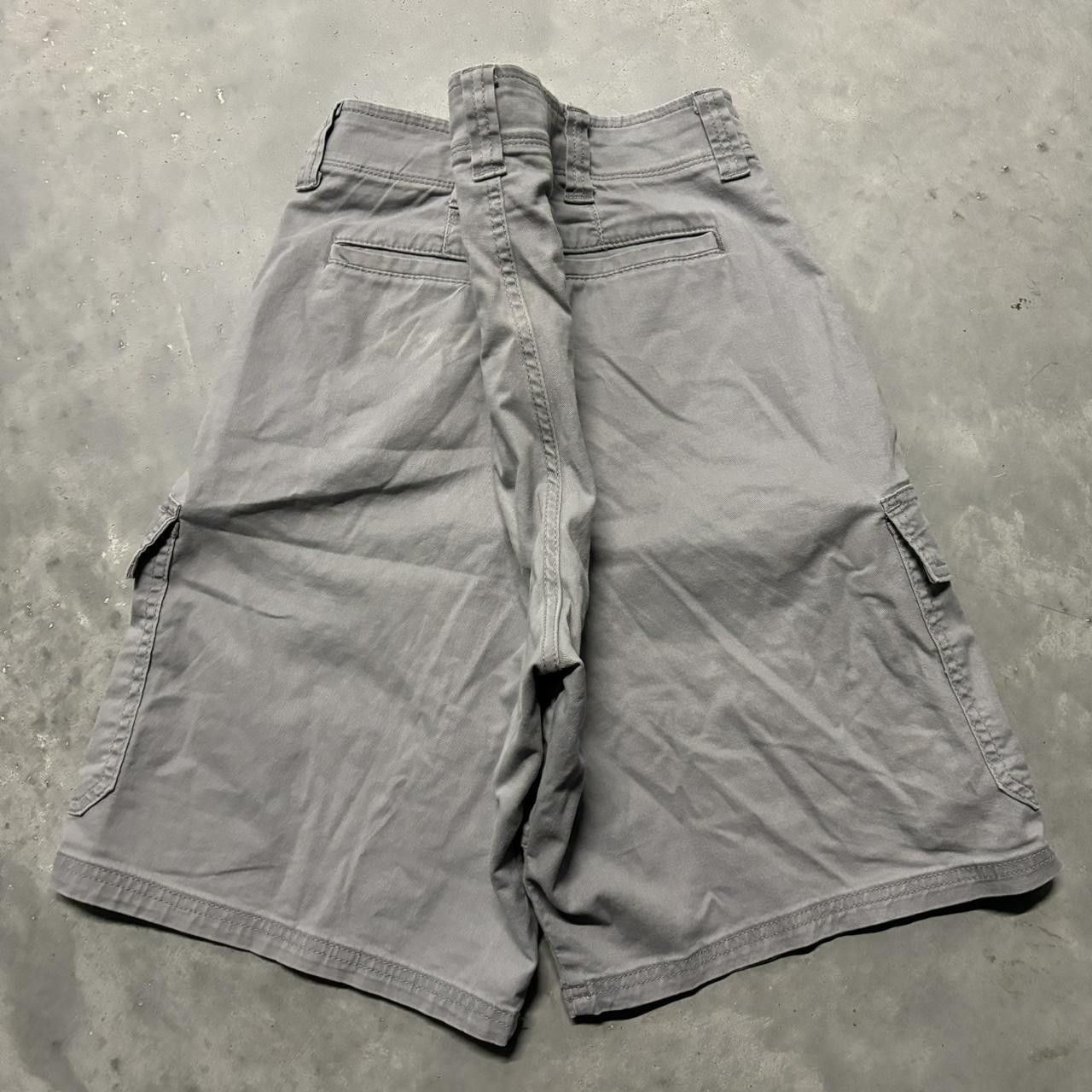 Japanese Brand × Vintage Crazy Vintage Y2K/2000s Baggy Grey Skater Style Cargo Shorts! Size US 36 / EU 52 - 5 Thumbnail