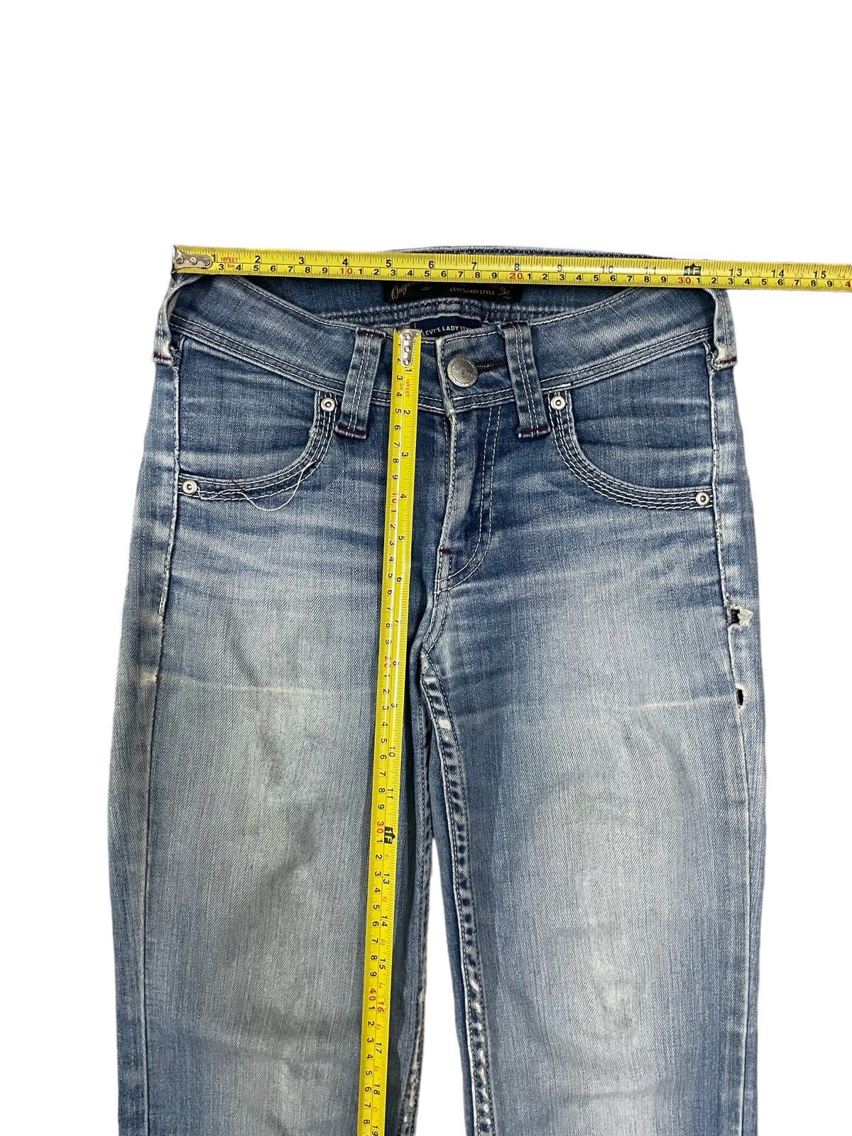 Levi's Vintage Levi’s Womenswear Low Rise Blue Wash Flare Jeans Size 25" / US 0 / IT 36 - 17 Thumbnail