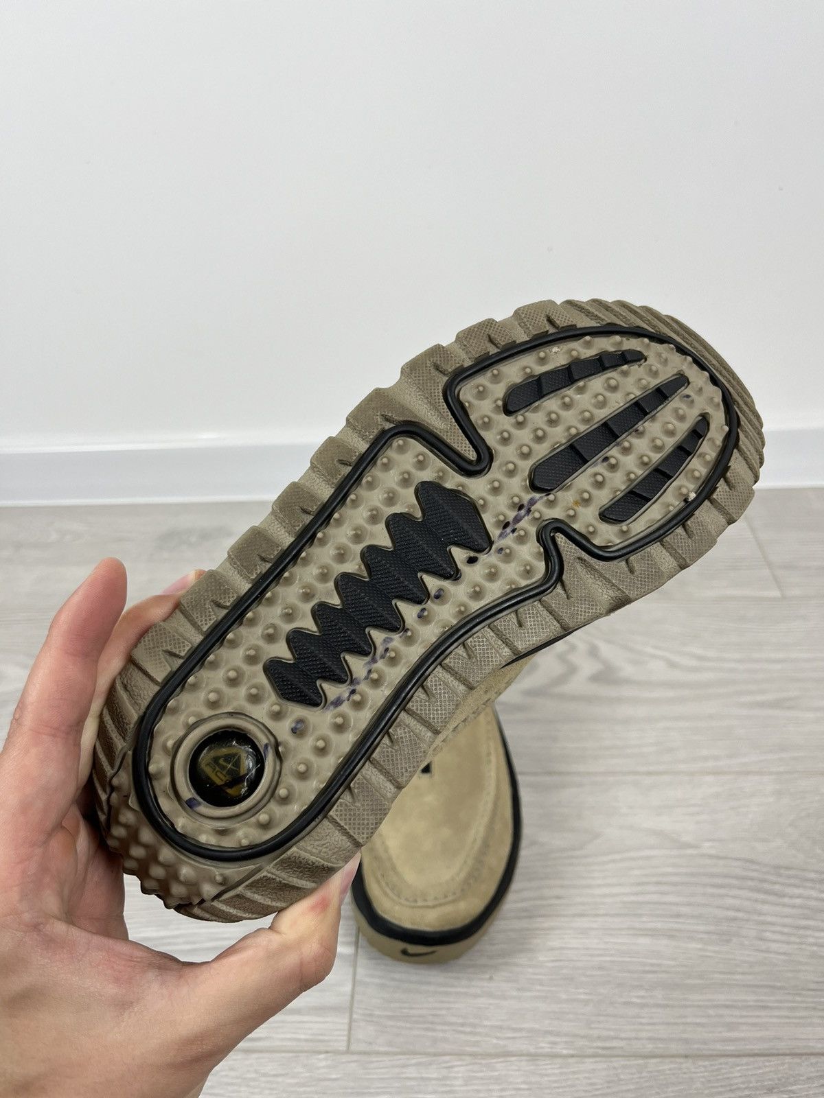 Vintage Rare Nike ACG IZY Vintage 00s Suede Beige Platform Zip Shoes Size US 8 / EU 41 - 12 Thumbnail