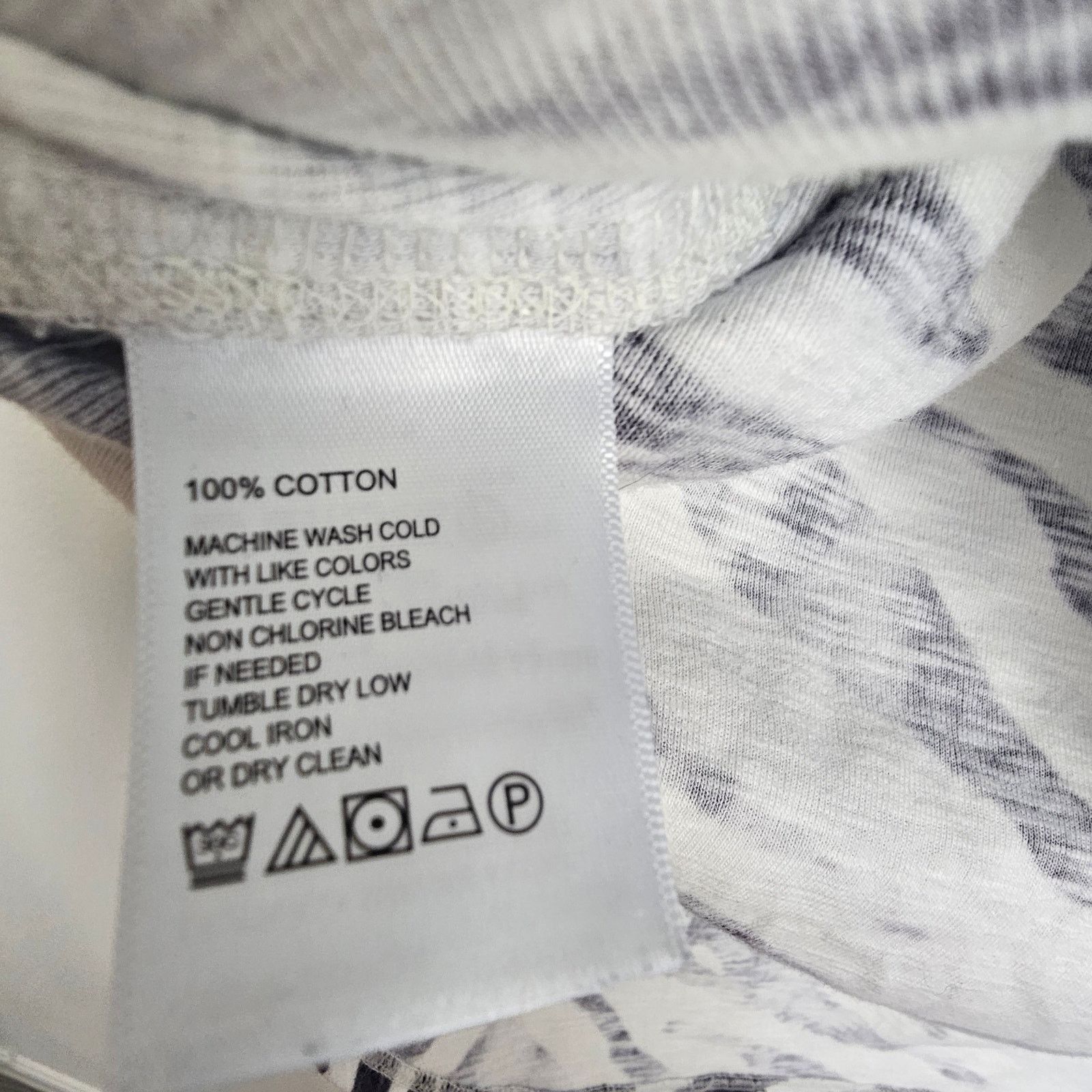 Tommy Bahama Tommy Bahama Women Zebra Print Tshirt Safari Travel Vacation Size L / US 10 / IT 46 - 7 Thumbnail