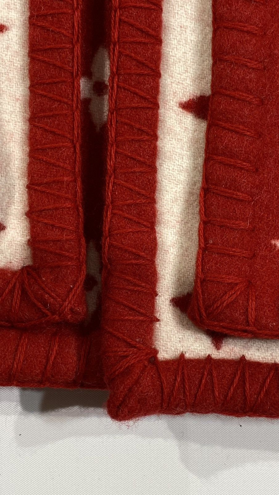 Louis Vuitton × Supreme Louis Vuitton X Supreme Blanket Red Monogram Size ONE SIZE - 7 Thumbnail
