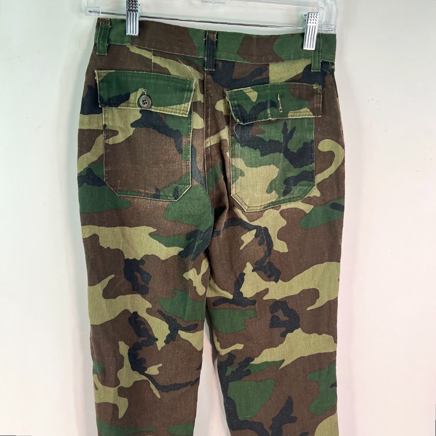 Vintage Womens Camouflage Flat Front Mid Rise Straight Leg Green Chino Pants Size 26X28 Size 26" / US 2 / IT 38 - 4 Thumbnail