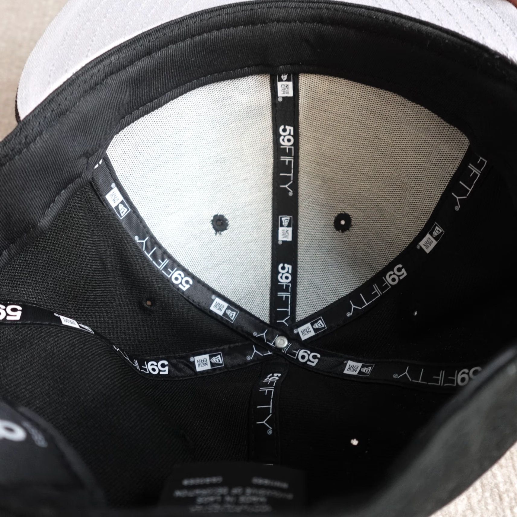 New Era Chicago White Sox Hat Fitted 8 Embroidered New Era Fitted Baseball Cap Men Black Polyester Sports Casual Signals 90s Size ONE SIZE - 8 Thumbnail