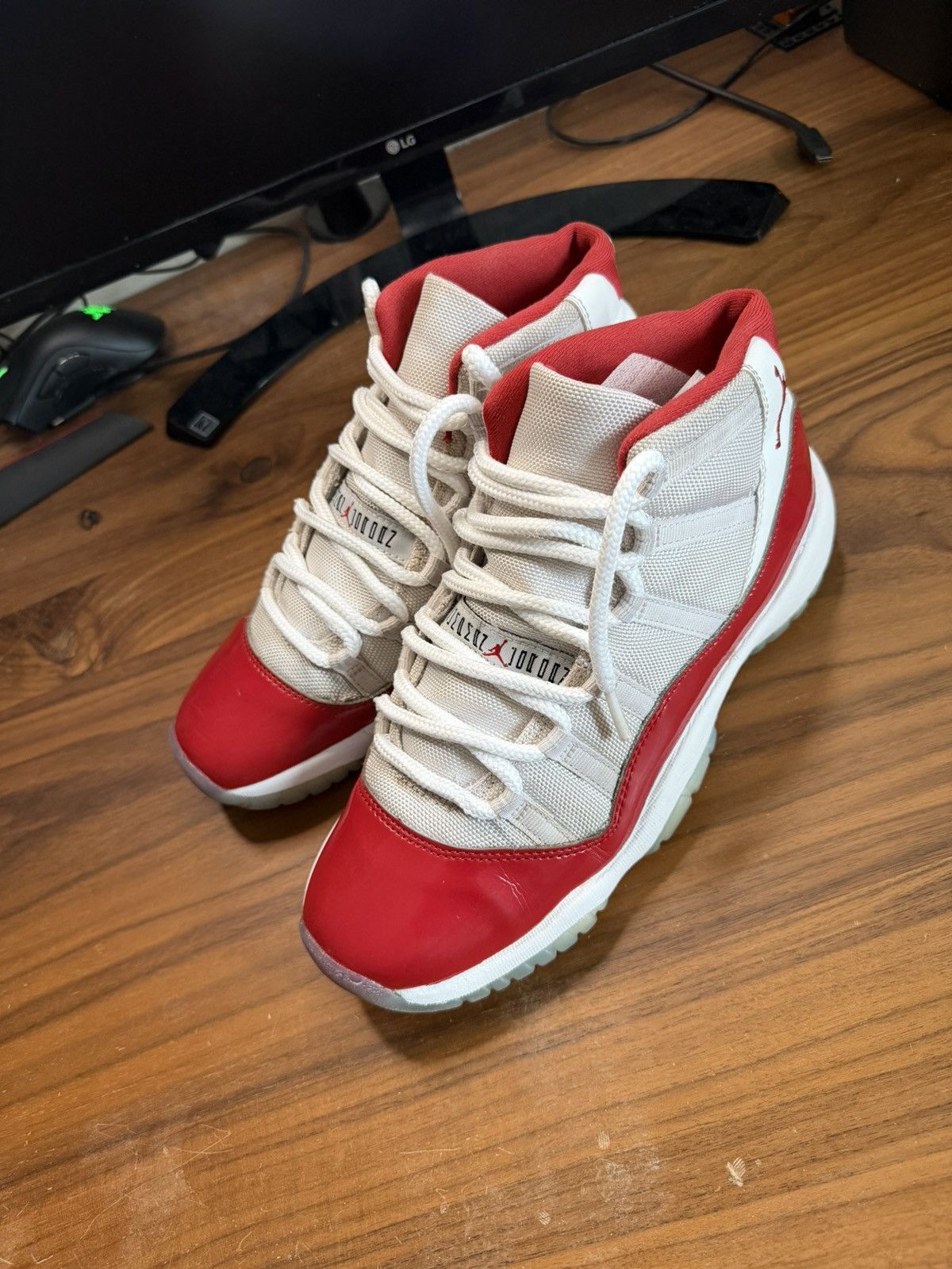 Jordan Brand Jordan 11 Cherry Size US 7 / EU 40 - 1 Thumbnail