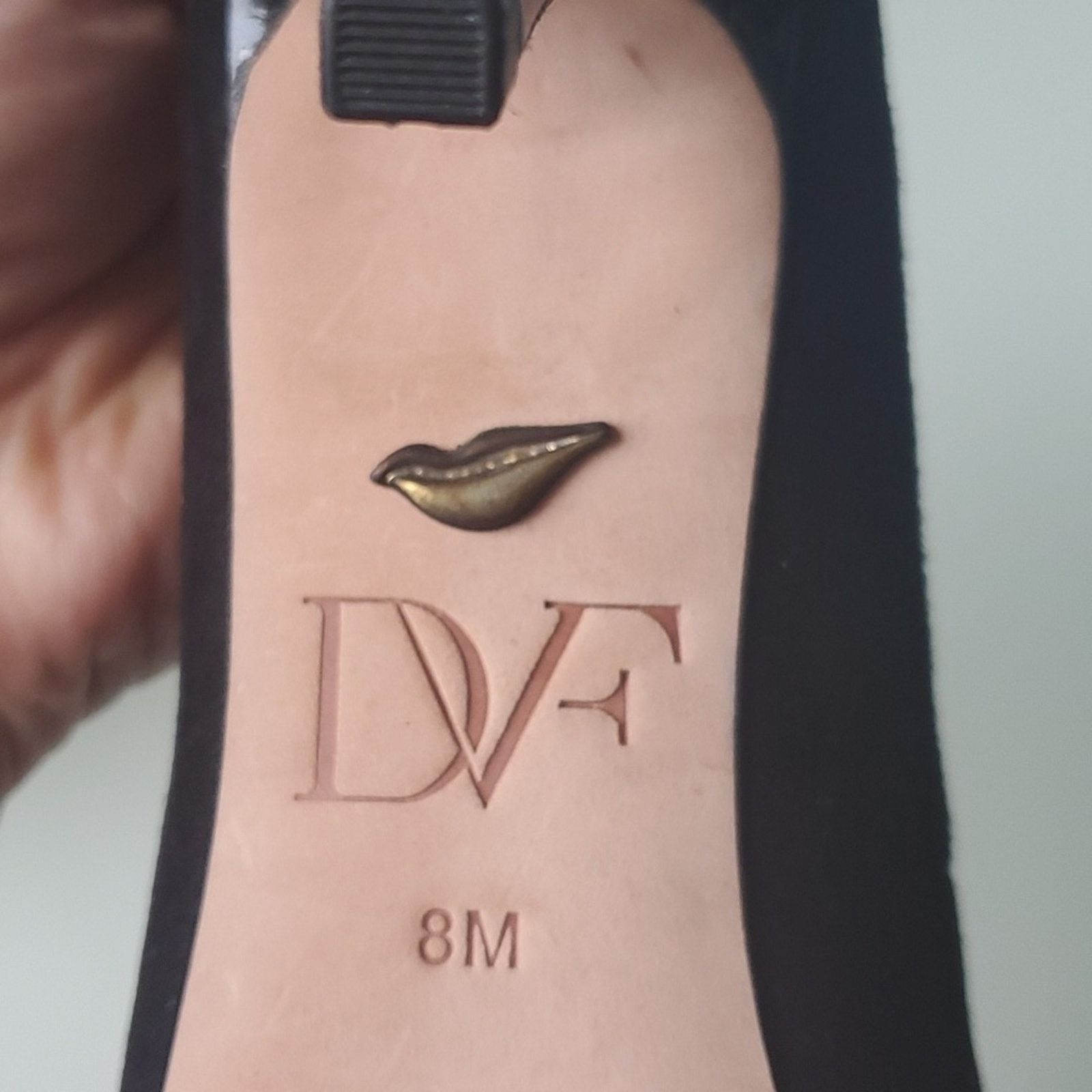 Diane von Furstenberg Like new Diane von Furstenberg Black Suede Heels Size 8M Size US 8 / IT 38 - 5 Thumbnail