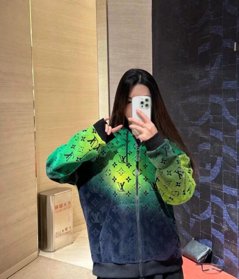 Louis Vuitton Louis Vuitton New 2024 Gradient jacket 2503-Nextarrow Size US S / EU 44-46 / 1 - 7 Thumbnail