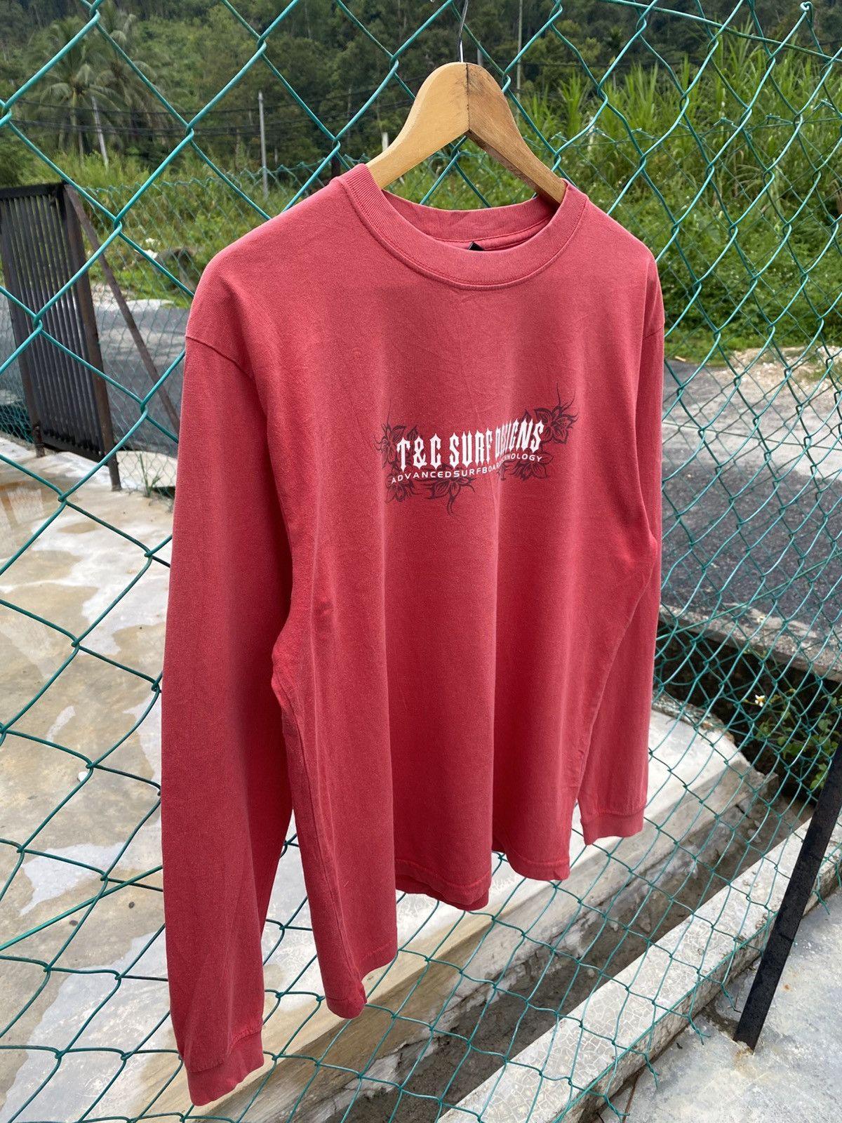 Vintage T&C surf faded red long sleeve tshirt Size US M / EU 48-50 / 2 - 3 Thumbnail