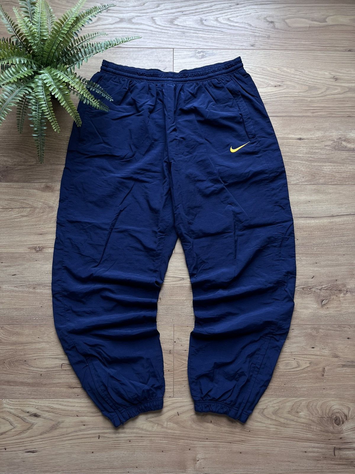 Nike 90’s NIKE RETRO PARACHUTE TRACK PANTS SWOOSH LOGO Y2K RARE Size US 34 / EU 50 - 1 Thumbnail