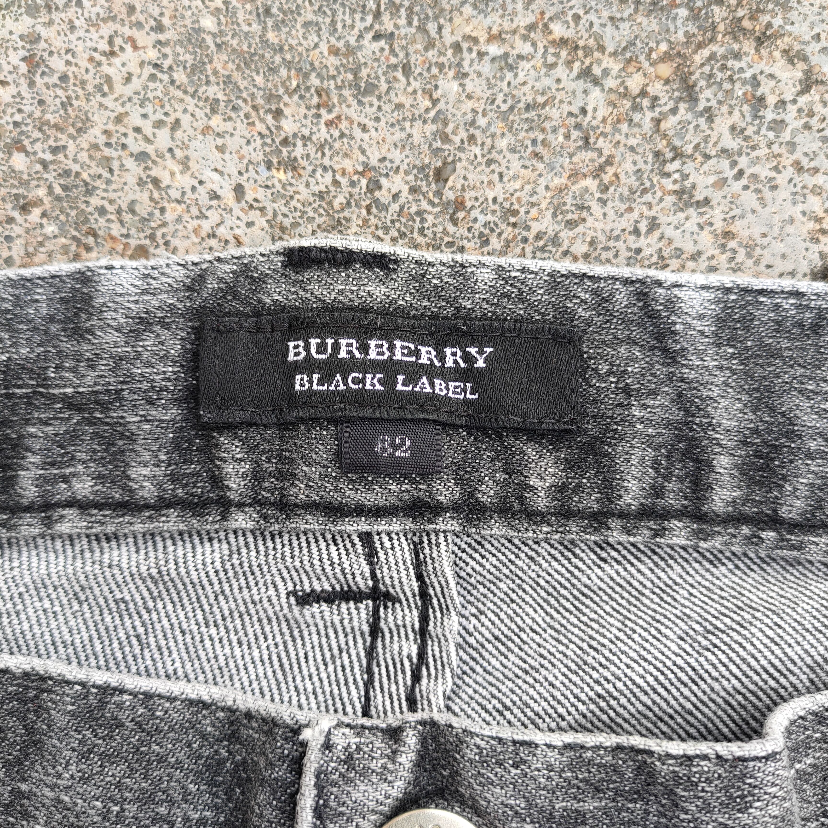 Burberry VINTAGE BURBERRY BLACK LABEL RIPPED DENIM JEANS PANTS Size US 32 / EU 48 - 16 Thumbnail
