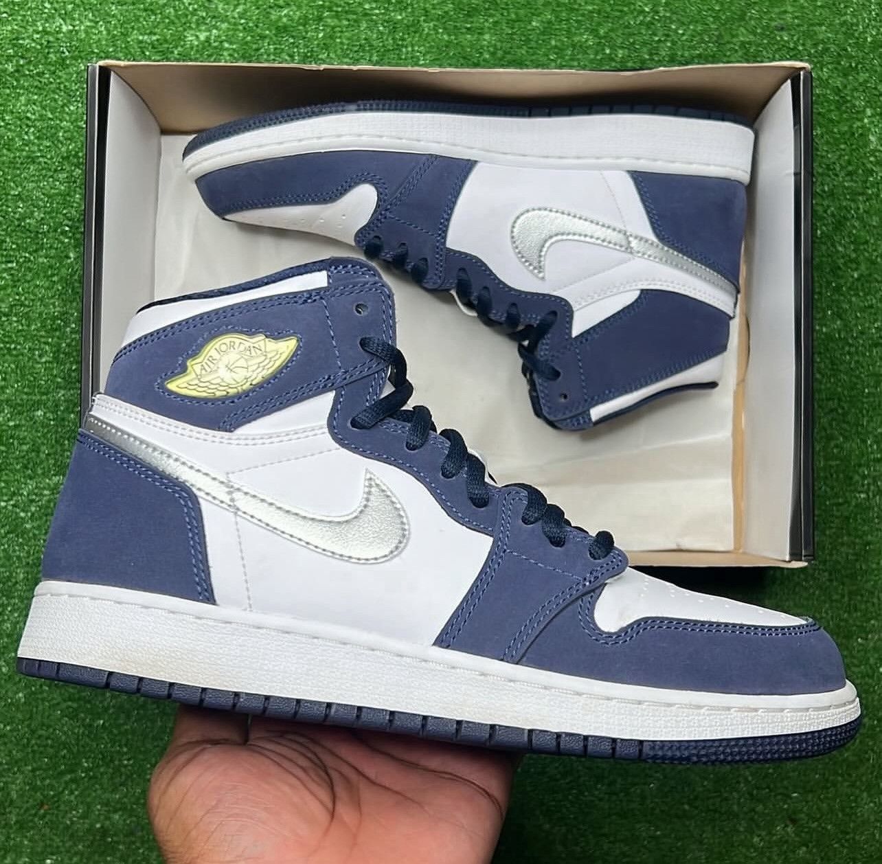 Jordan Brand Air Jordan 1 Retro High CO GS ‘ Japan Midnight Navy ‘ Size US 6 / EU 39 - 3 Thumbnail