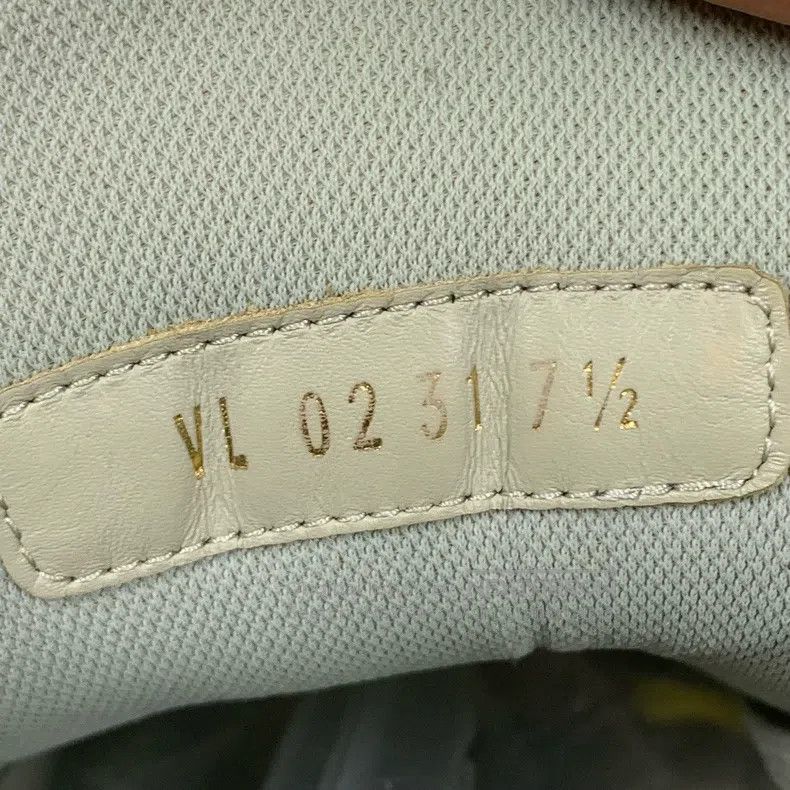 Louis Vuitton Louis Vuitton Trainer Classic Off-White Printed Board Shoe Size US 7.5 / EU 40-41 - 8 Thumbnail