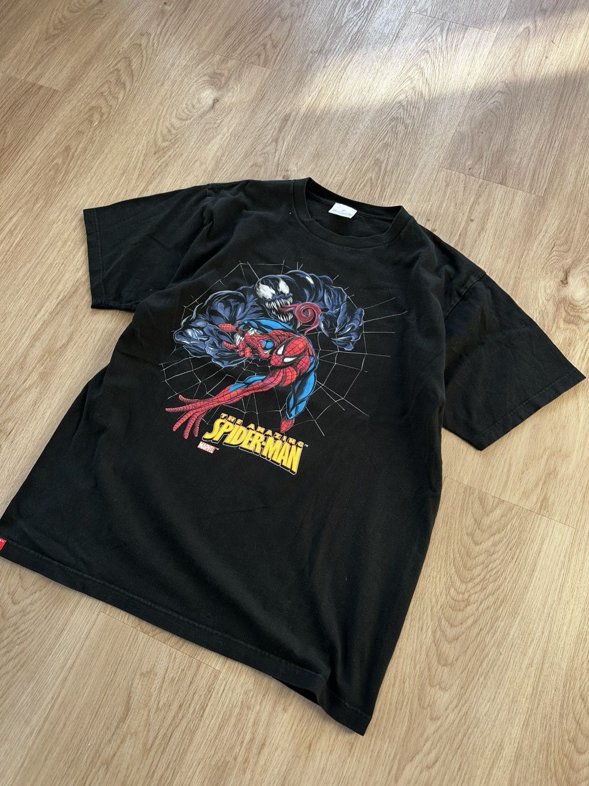 Vintage Vintage Marvel Spiderman vs Venom Japan Tshirt Size US L / EU 52-54 / 3 - 2 Thumbnail