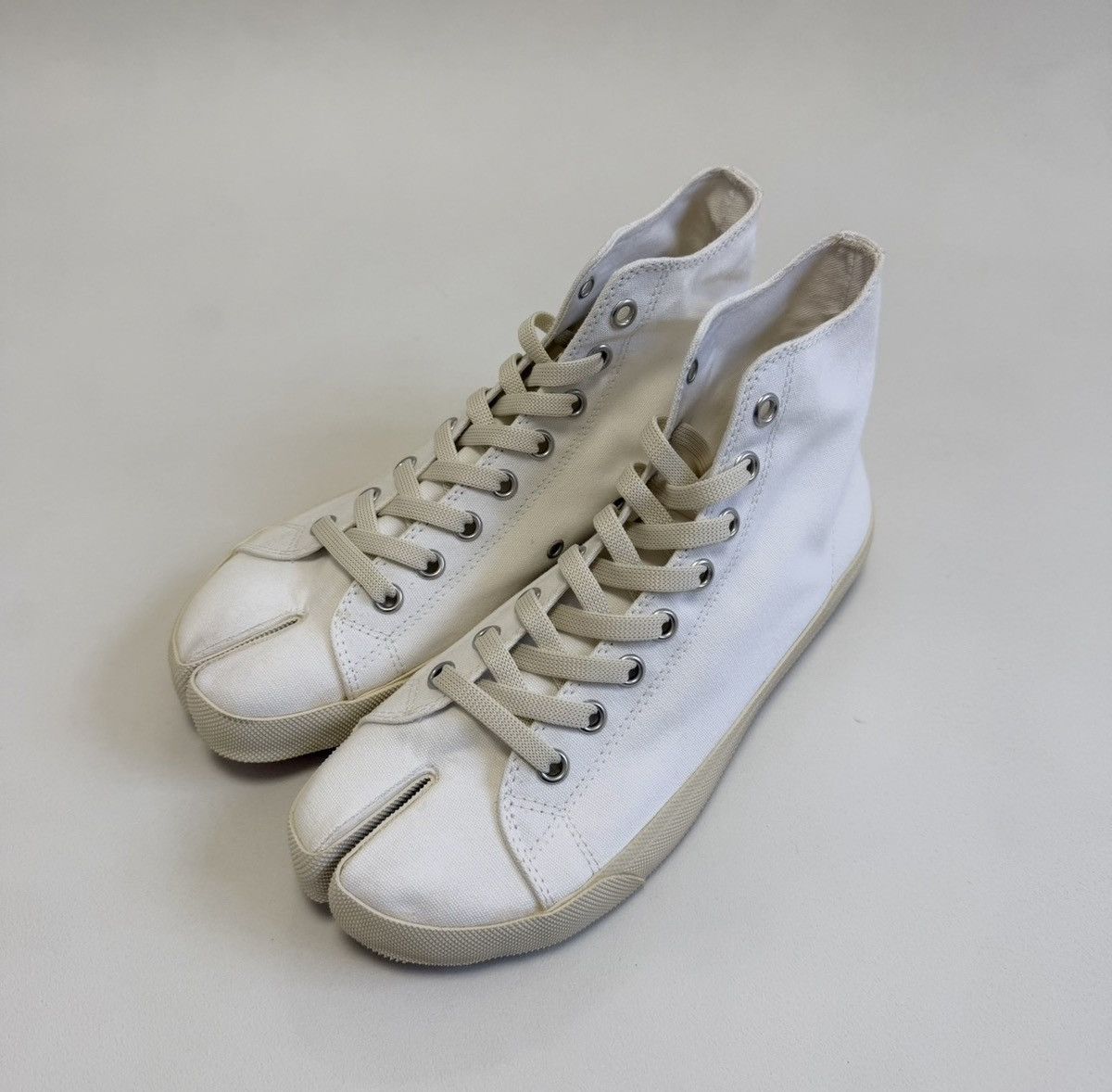 Maison Margiela White Canvas High Top Tabi Sneakers Size US 9 / EU 42 - 7 Thumbnail