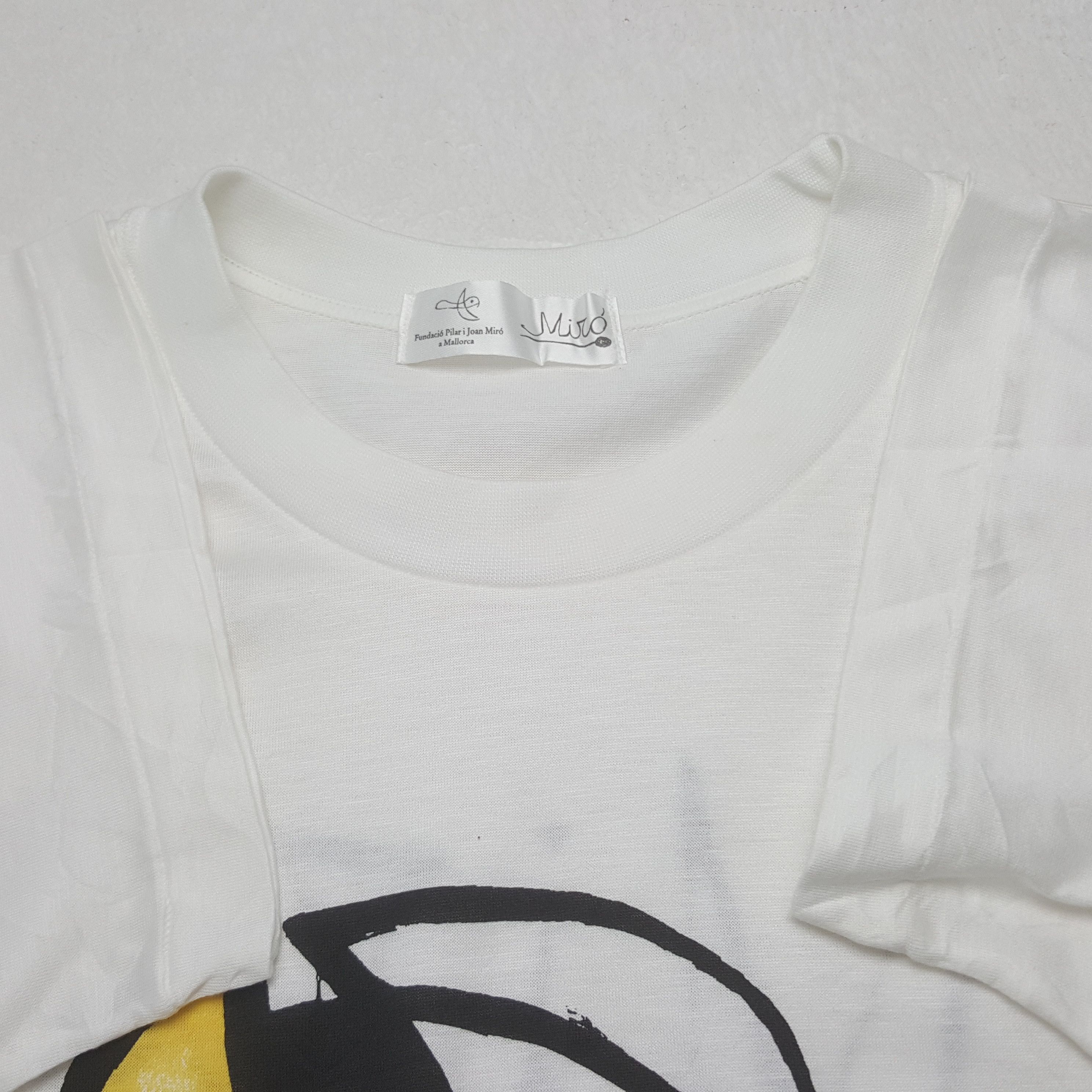 Vintage Vintage Fundacio Pilar Joan Miro A Mallorca Tshirt C301N29 Size US M / EU 48-50 / 2 - 5 Thumbnail