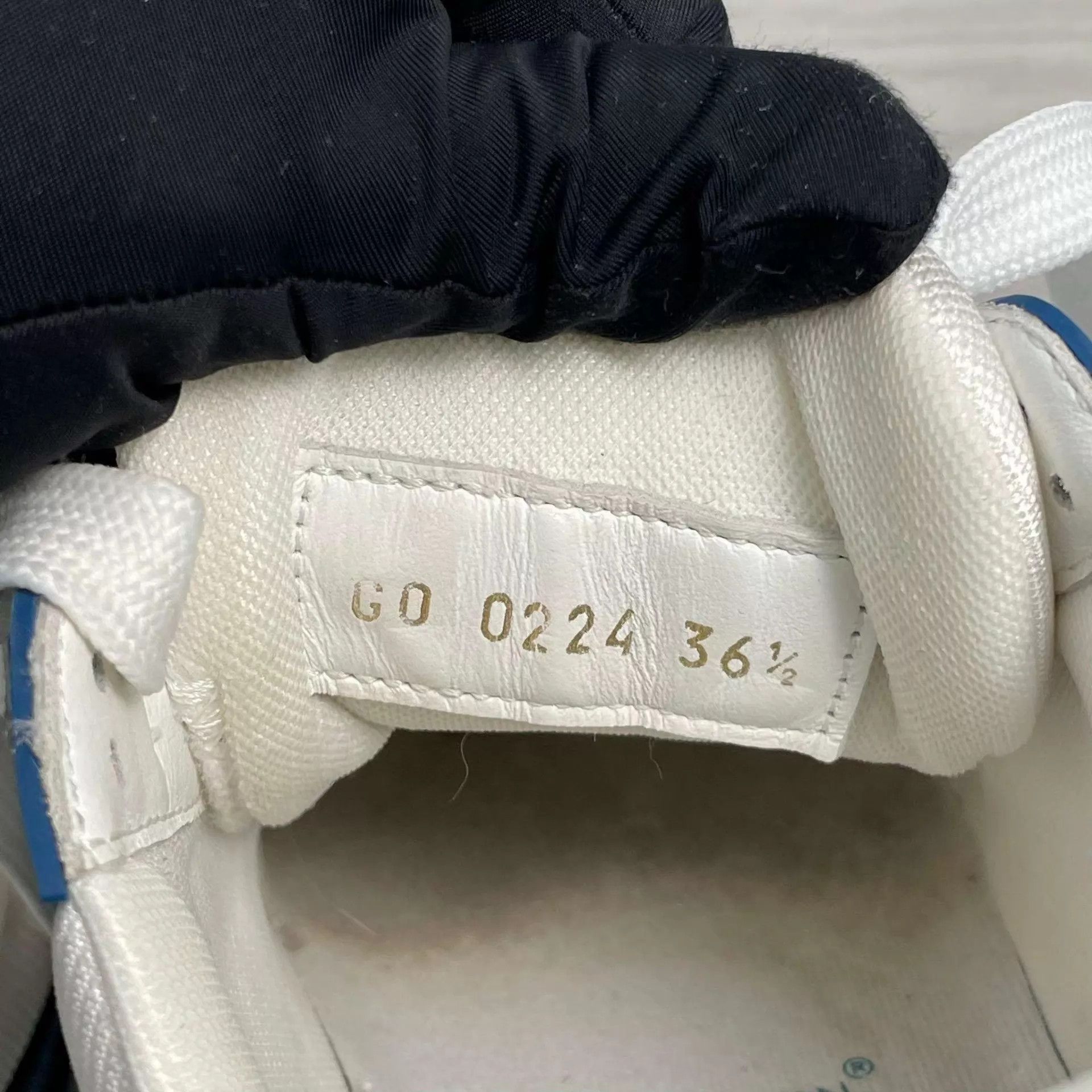Louis Vuitton LV blue and white low-top sneaker 36.5 260226YJH7S03 Size US 6 / IT 36 - 6 Thumbnail