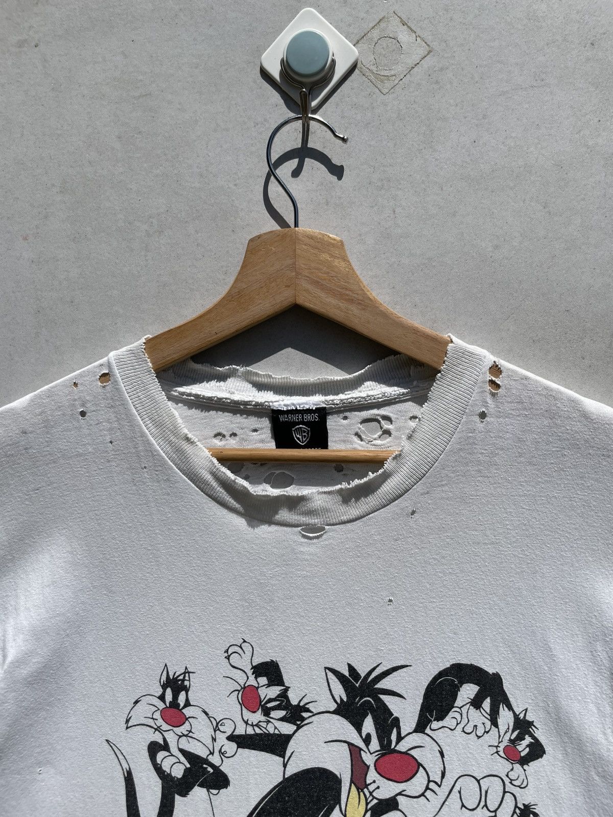 Warner Bros RARE🔥 Disstressed Vintage 90s Looney Tunes & SylvesterTweety Size US M / EU 48-50 / 2 - 2 Thumbnail
