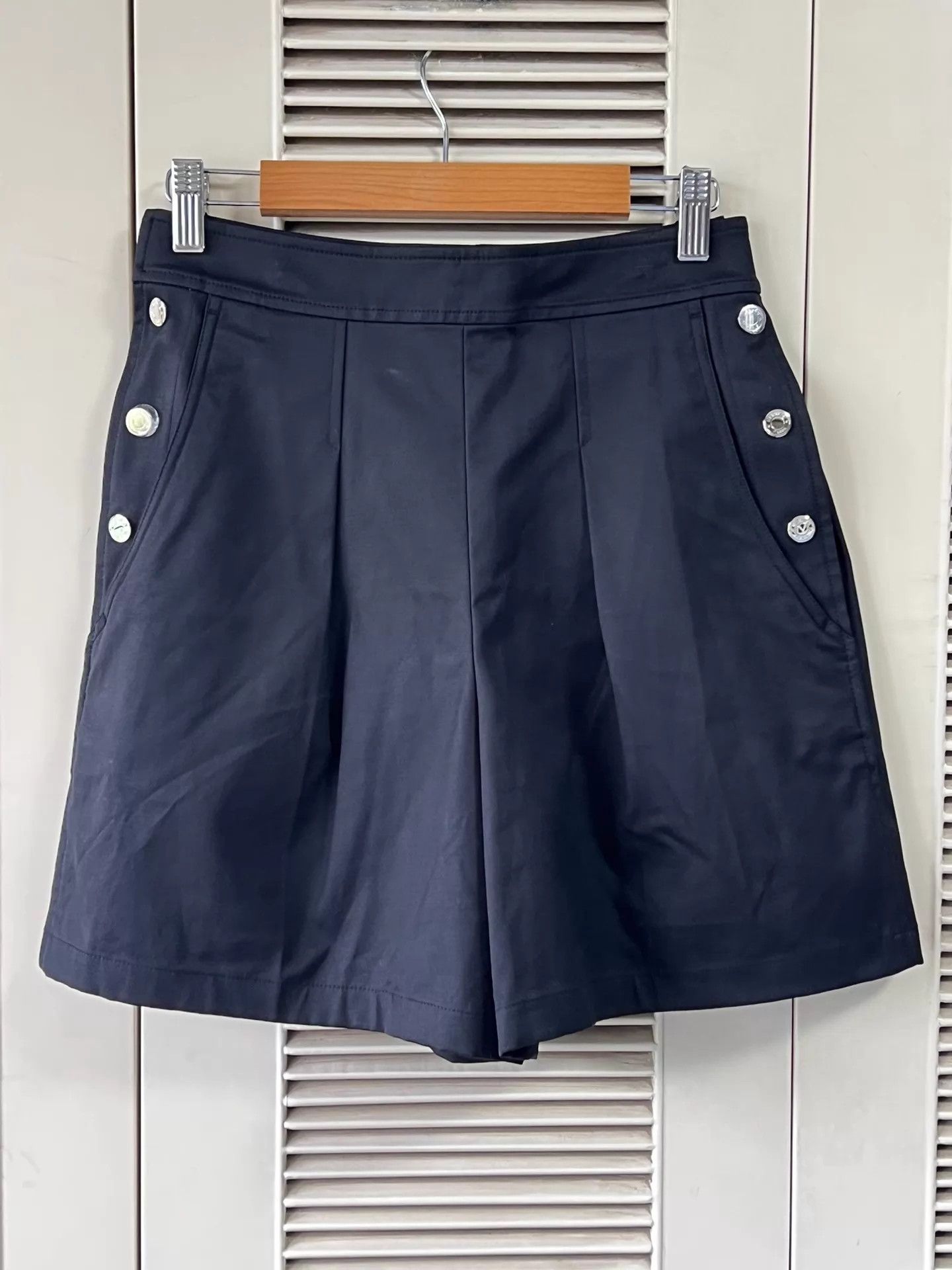 Hermes Hermes Women's Shorts 34 belt & metal buckle Size 25" / US 0 / IT 36 - 1 Thumbnail
