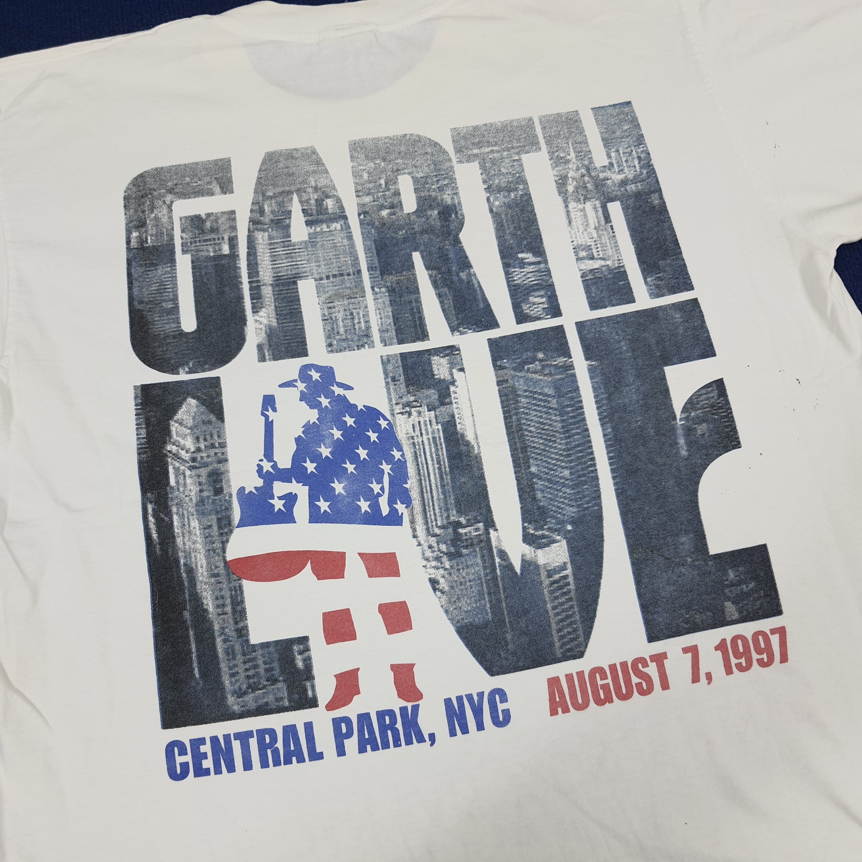 Band Tees × Vintage Vintage Garth Brooks Live NYC '97 Tour T-shirt Size US XL / EU 56 / 4 - 4 Thumbnail