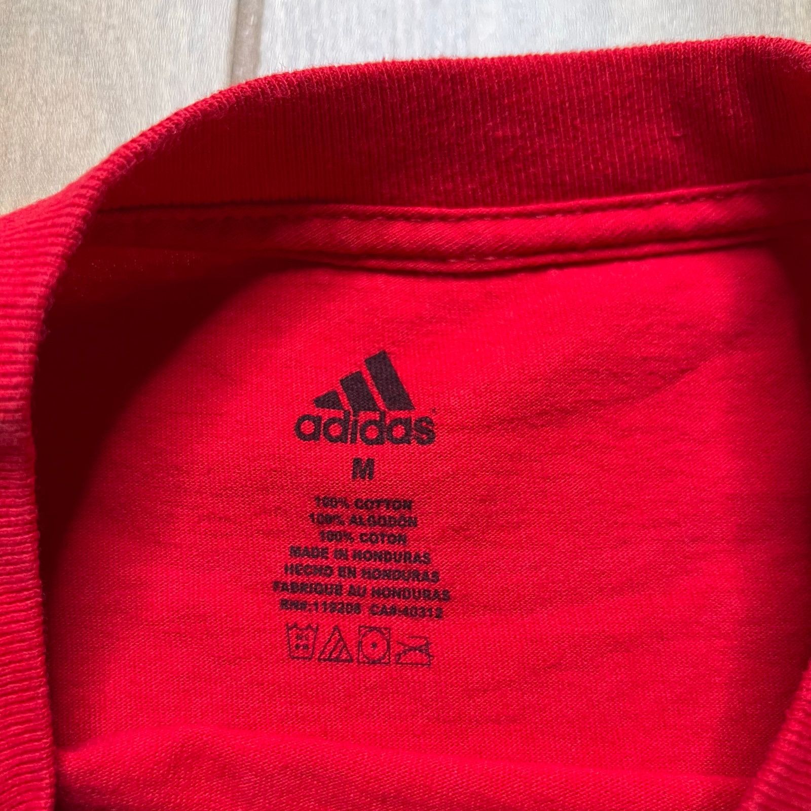 Adidas Vintage Adidas Chicago Bulls Y2K Red T-Shirt Sz Medium Size US M / EU 48-50 / 2 - 4 Thumbnail