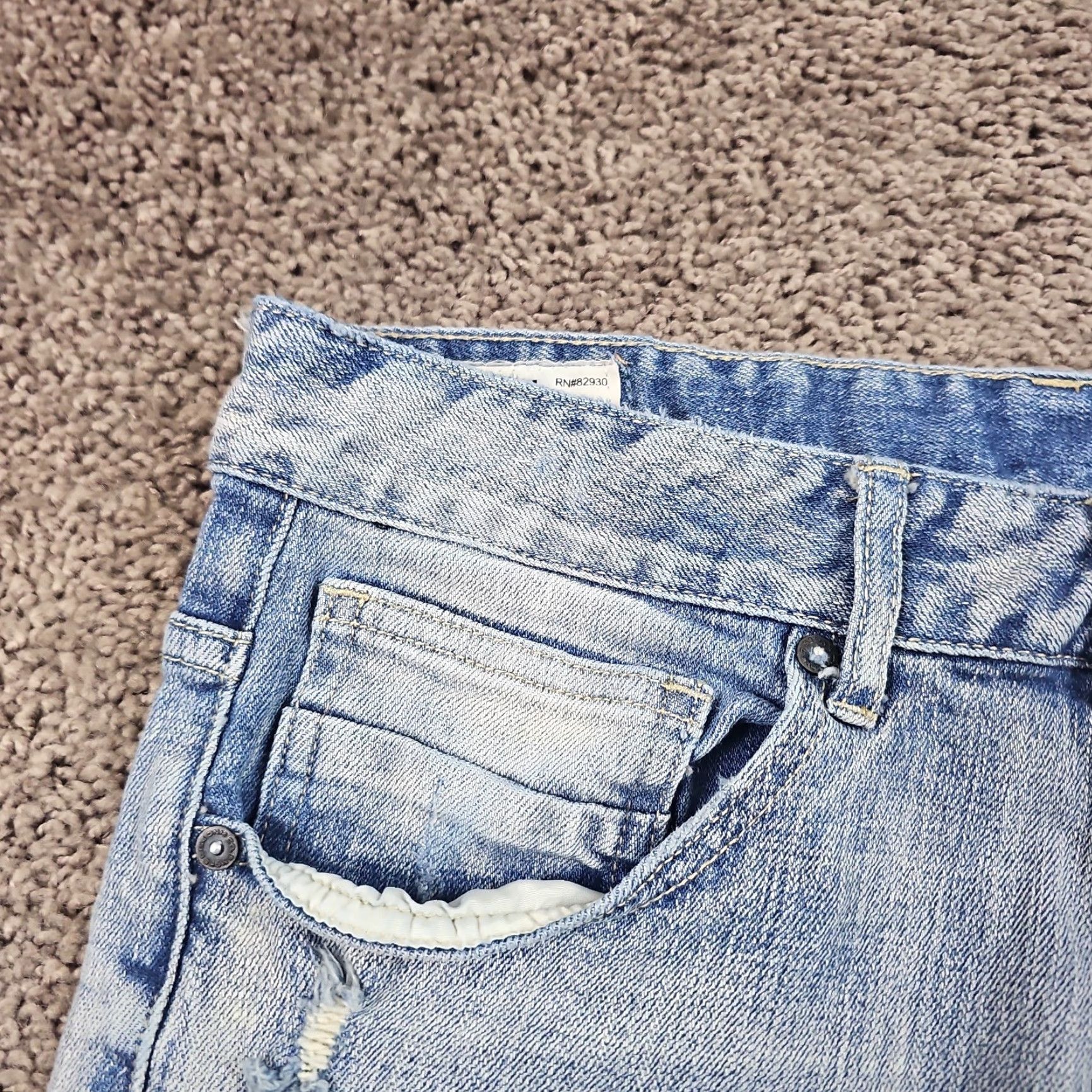 Denime Smoke Rise Jeans Mens 34 Skinny Distressed Paint Splatter Stretch Denim 31x31 Jeans Mens Skinny Distressed Blue 90s? No vintage. Size US 34 / EU 50 - 4 Thumbnail