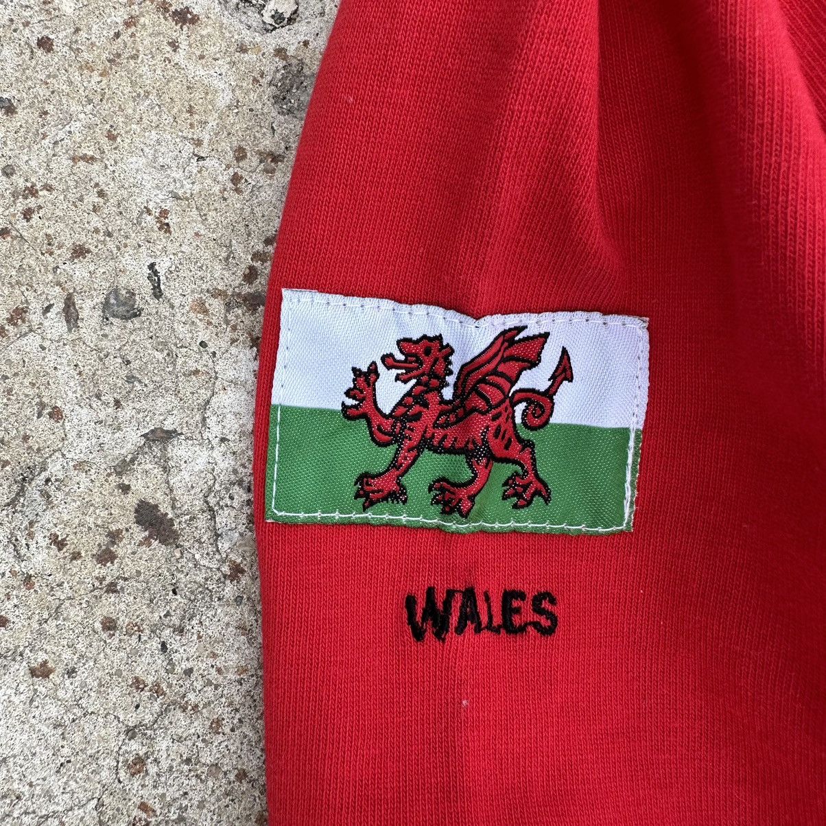 Vintage Vintage Long-sleeve T-shirts Wales Rugby Sport-wear Y2K 00s Size US M / EU 48-50 / 2 - 12 Thumbnail