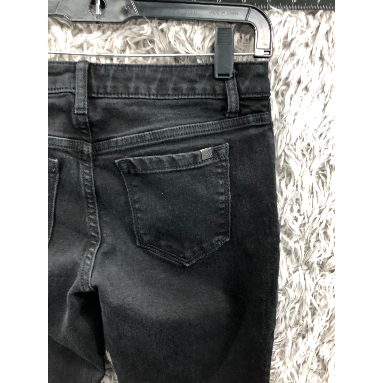 Vera Wang Vera Wang Simply Vera Wang Jeans Mid Rise Black Denim Skinny 27in Inseam 2 Womens Regular Fit 5-Pocket casual? Size 26" / US 2 / IT 38 - 6 Thumbnail