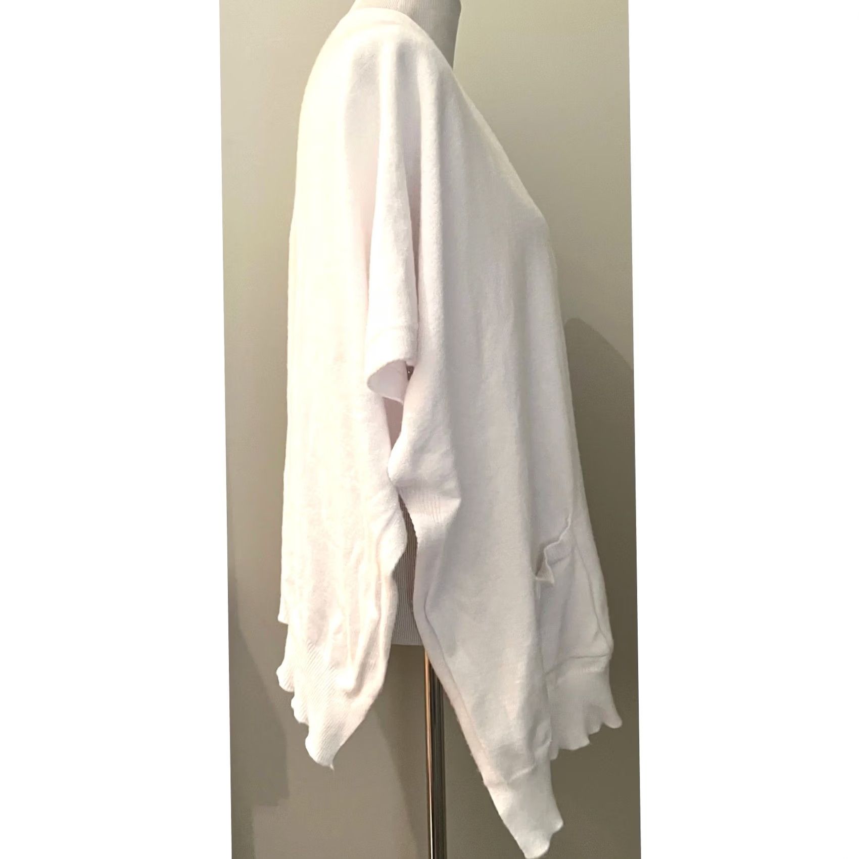 Vintage Coco + Carmen Kimono Cardigan White Shawl Sweater Pockets Women’s One Size Size ONE SIZE - 5 Thumbnail