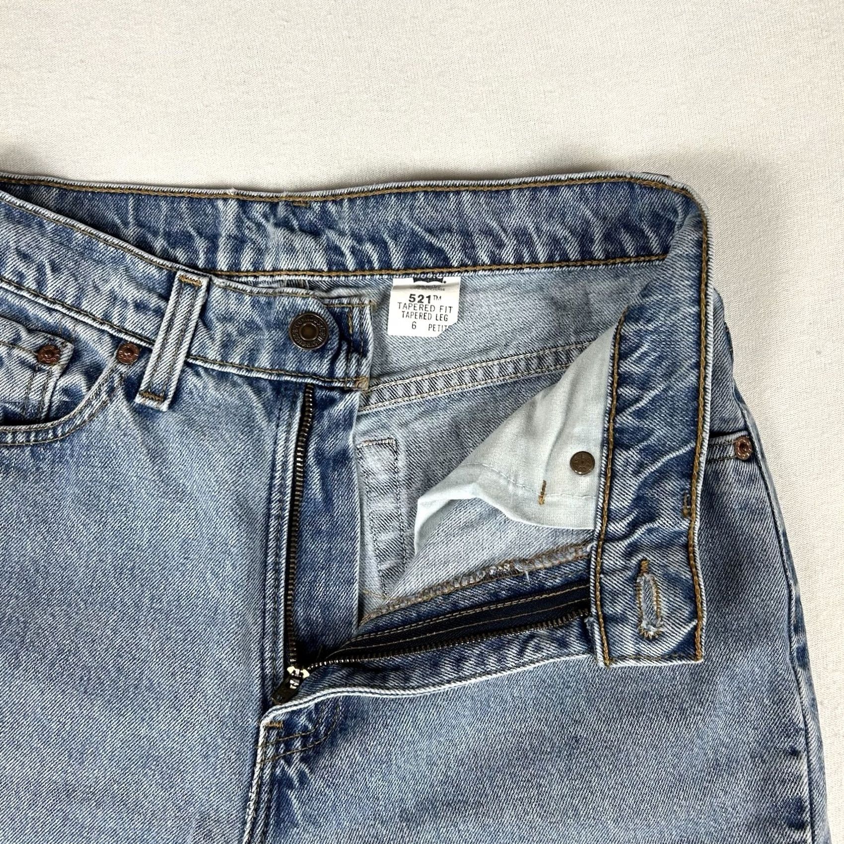 Levi's VINTAGE Levi's 521 Jeans Womens 6P Tapered Fit Light Wash Denim 90's Made in USA Size 28" / US 6 / IT 42 - 5 Thumbnail