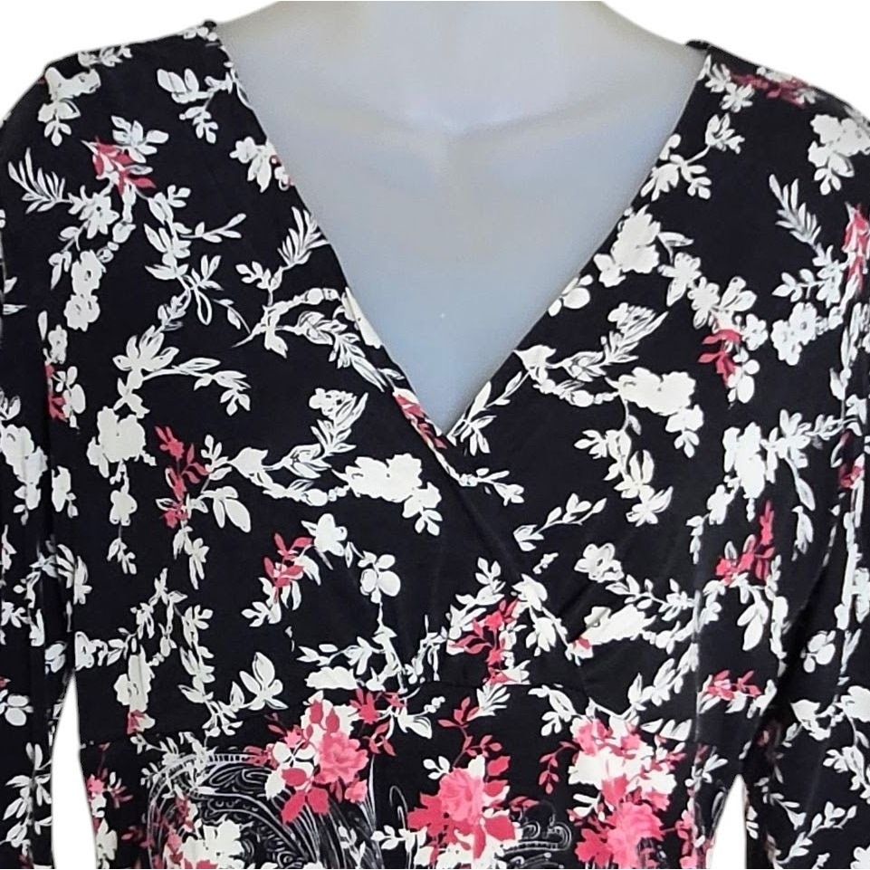 Ann Taylor Ann Taylor Floral Top Medium Surplice Neckline 3/4 Sleeves Size M / US 6-8 / IT 42-44 - 2 Thumbnail
