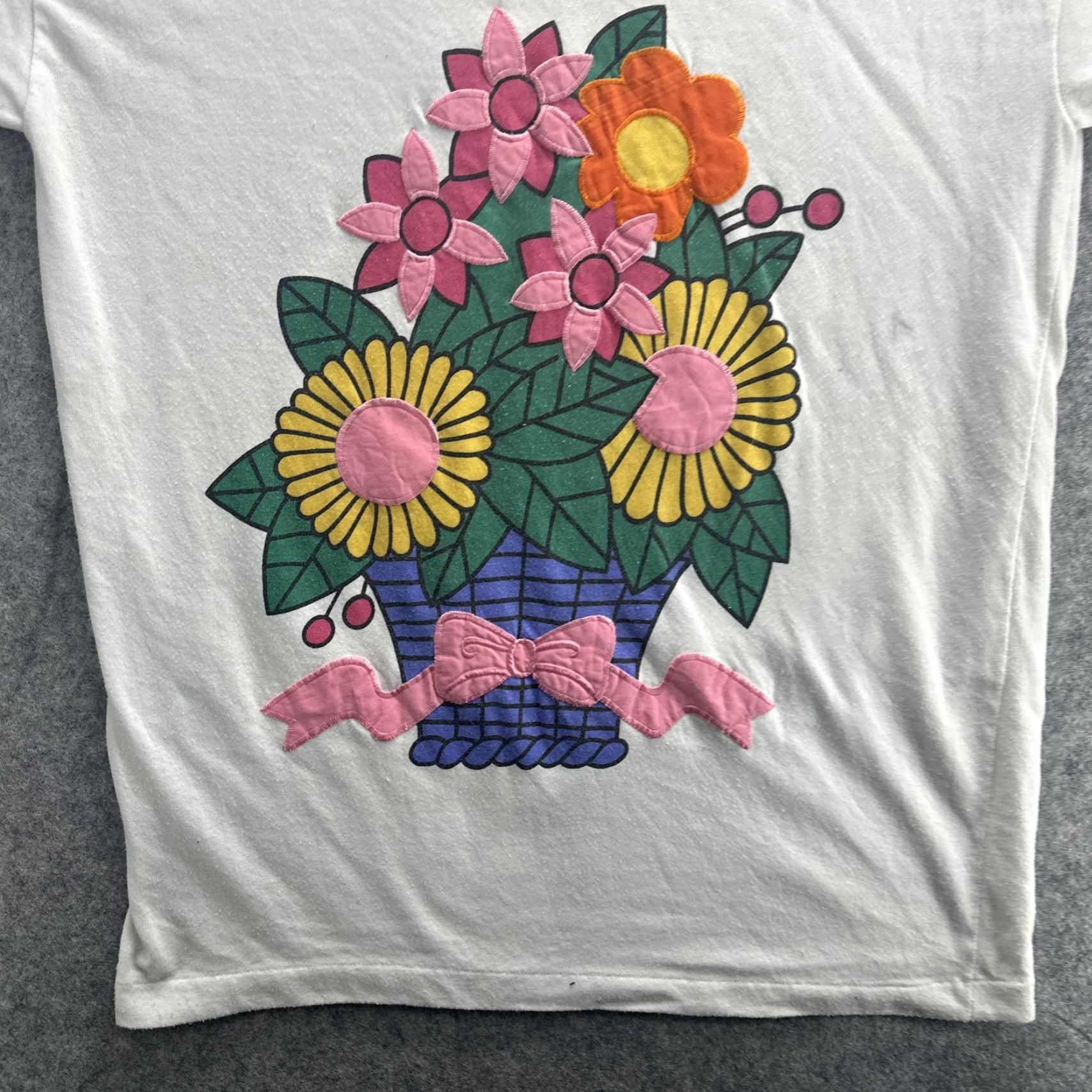 Vintage VINTAGE Sports Accent Shirt Womens Small White Floral Quilt Applique 90s Tee Shoulder Size S / US 4 / IT 40 - 4 Thumbnail