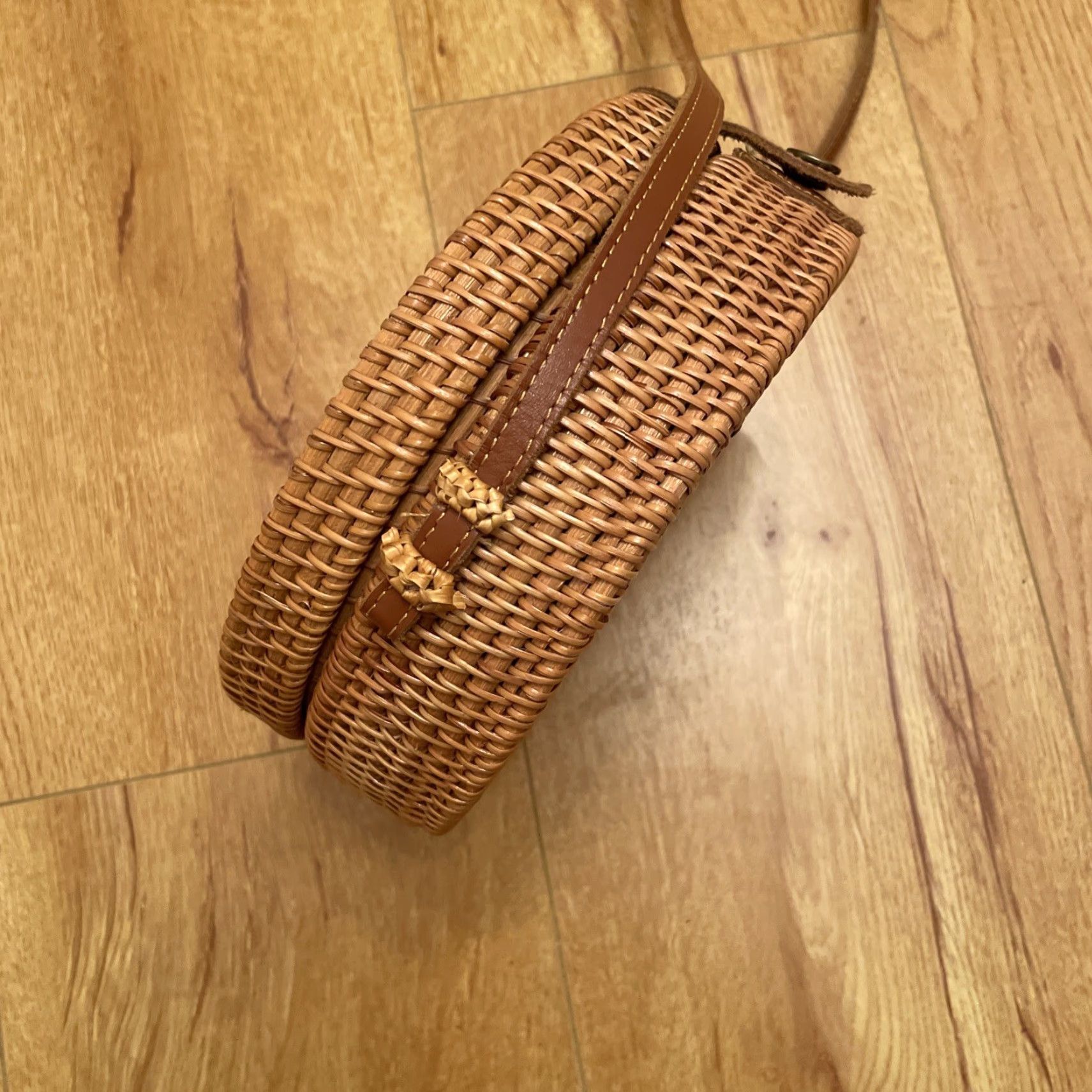 Vintage Estate Crossbody Bag Women's Purse Circle Rattan Leather Strap Ivory Beige Lined Brown Wicker Vintage No (Medium) Size ONE SIZE - 4 Thumbnail