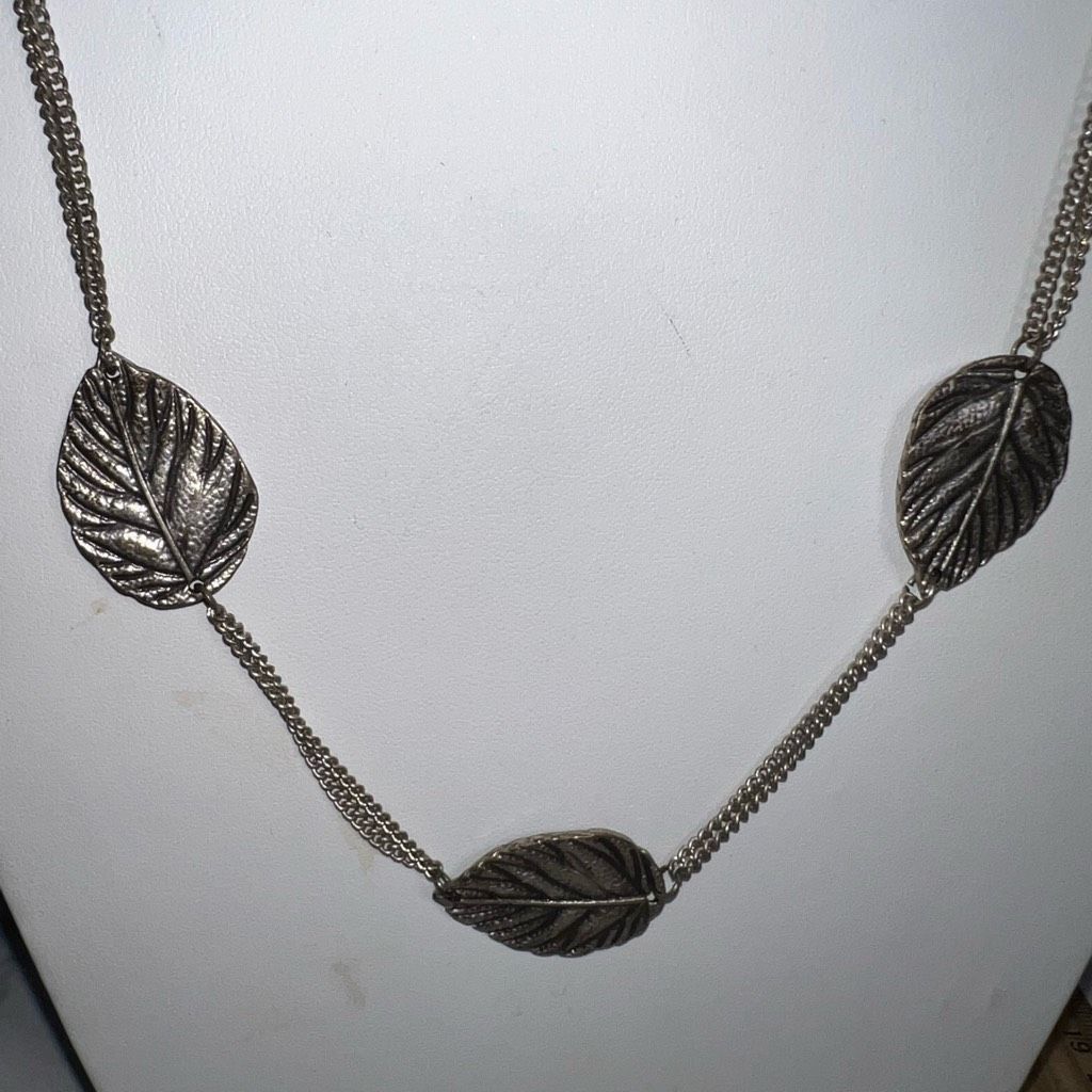Vintage Vintage Burnished Silver Tone Leaf Necklace Size ONE SIZE - 2 Thumbnail