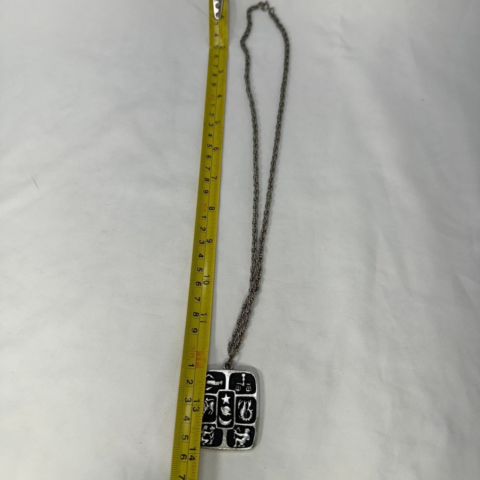 NBDN Nobrandedon VTG double sided pewter Zodiac pendant Size ONE SIZE - 7 Thumbnail