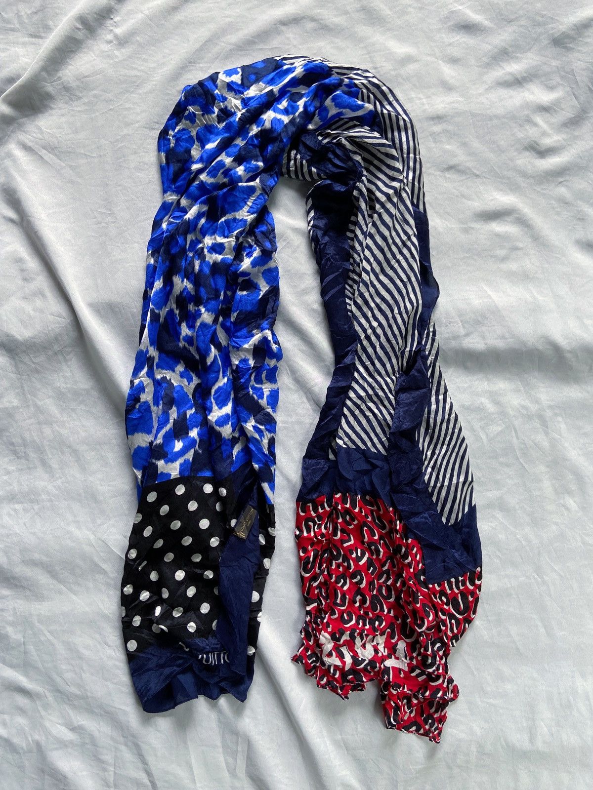 Louis Vuitton LOUIS VUITTON PATTERN SILK SCARF Size ONE SIZE - 10 Thumbnail