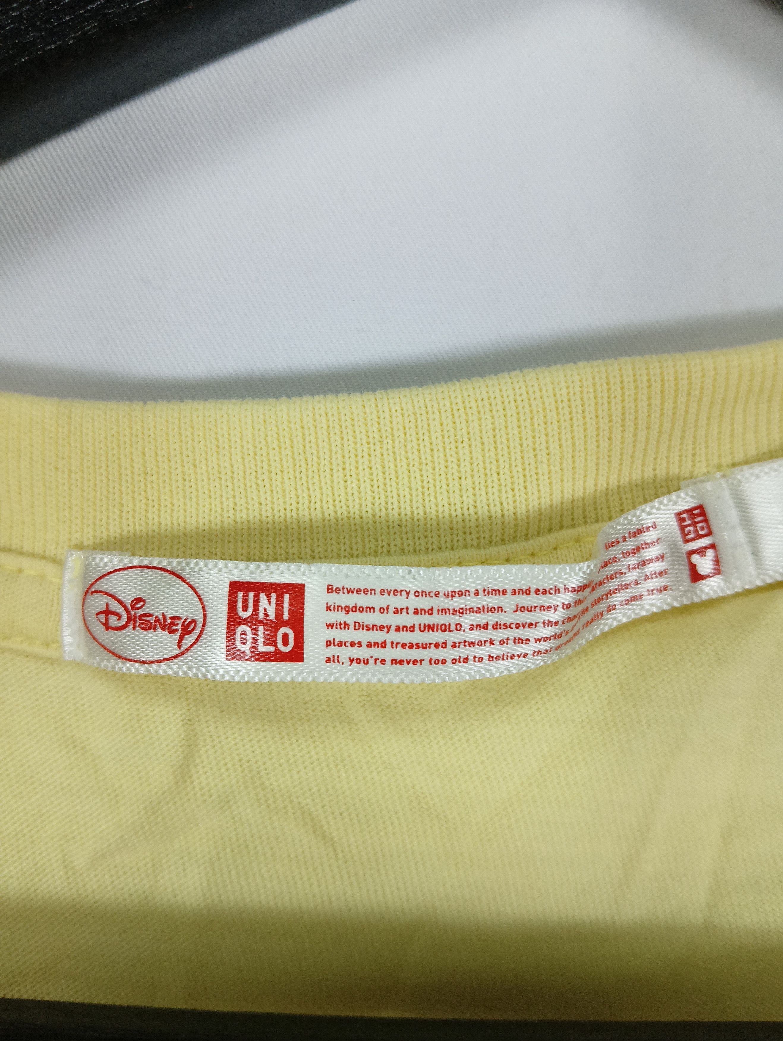 Disney vintage mickey mouse big logo disney uniqlo tee Size US S / EU 44-46 / 1 - 4 Thumbnail