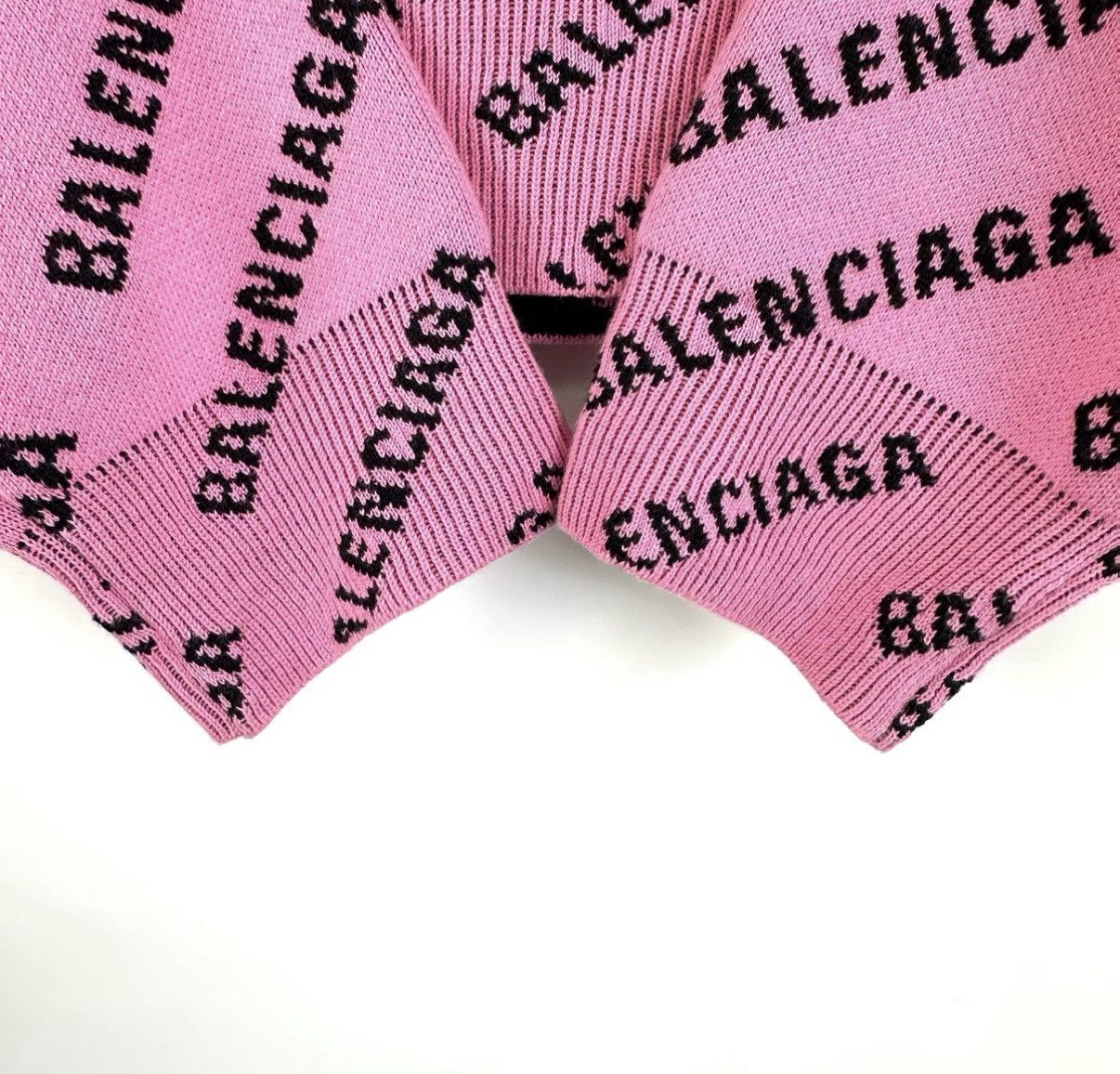 Balenciaga Balenciaga Black & Pink All-Over Logo Knit Sweater K12 Size S / US 4 / IT 40 - 6 Thumbnail