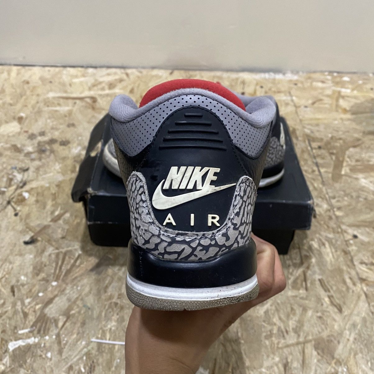 Jordan Brand × Nike Jordan 3 Black Cement Retro Size 7G Size US 7 / EU 40 - 9 Thumbnail