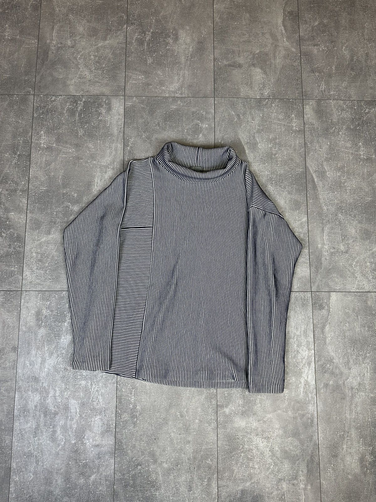 Cos × Vintage Women’s avant gard Coś luxury sweatshirt Size S / US 4 / IT 40 - 1 Thumbnail
