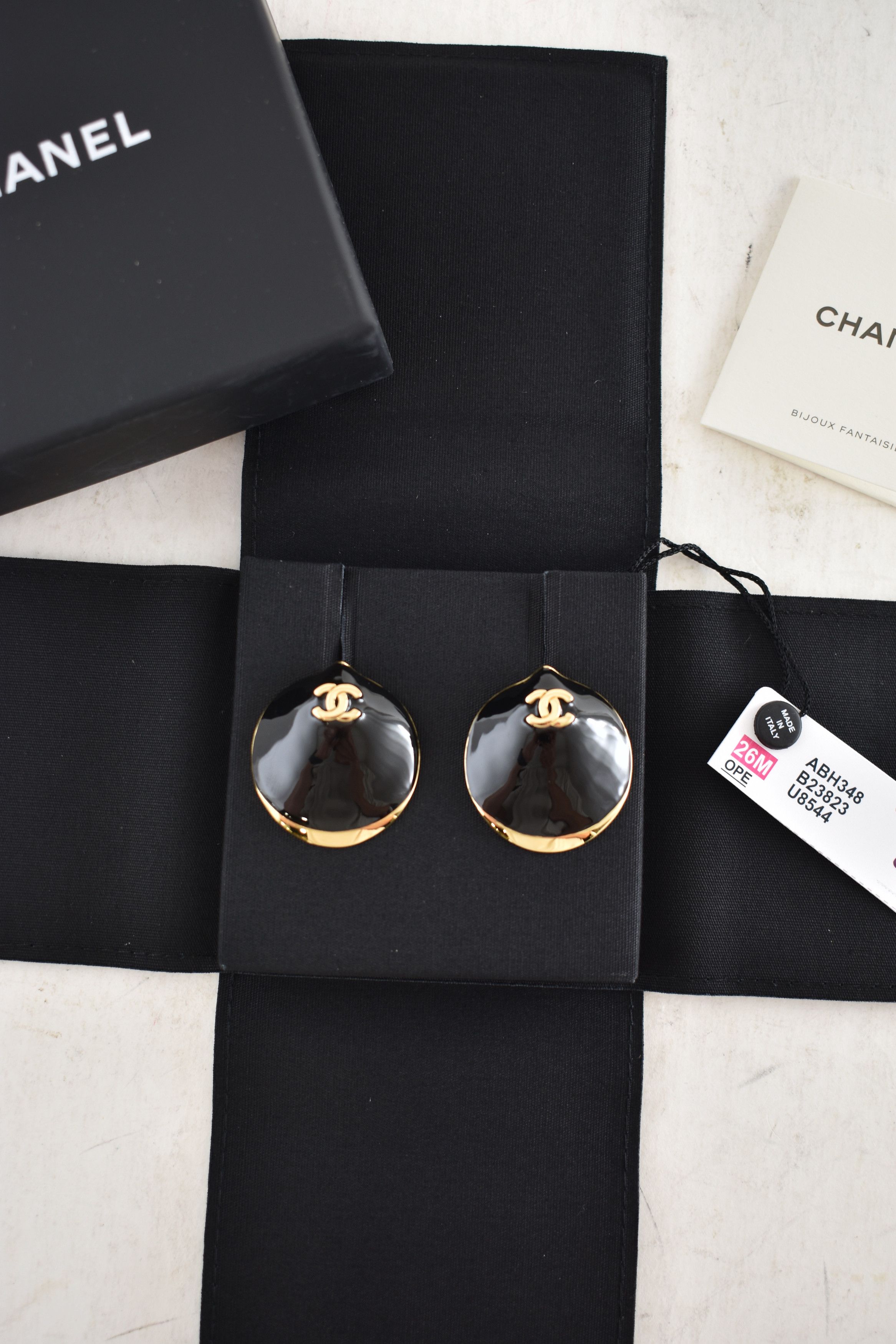 Chanel 26M Coco Beach Gold Shell Seashell CC Logo Dangle Earrings Size ONE SIZE - 11 Thumbnail