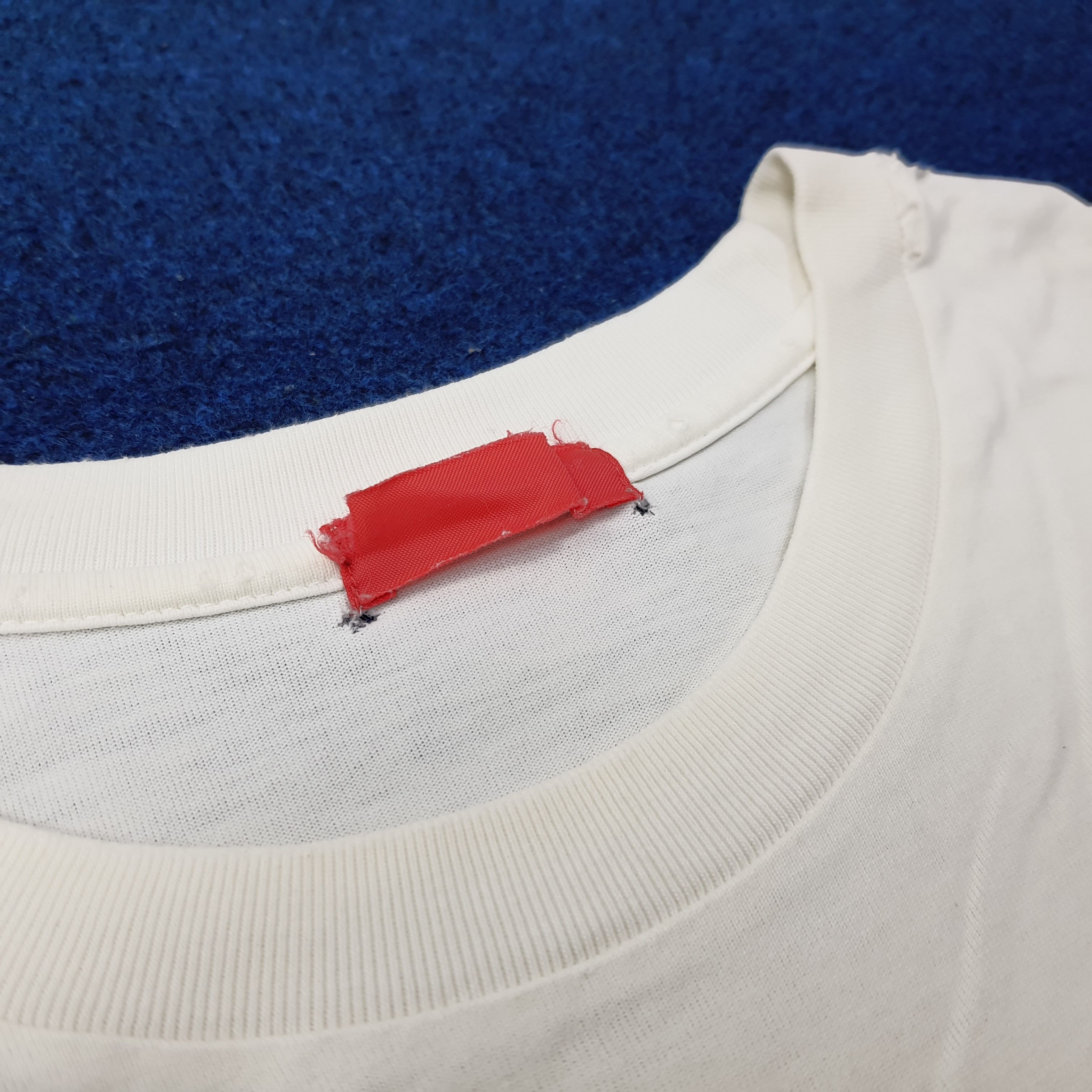 Barbara Kruger Vintage Barbara Kruger Streetwear Tshirt C267N17 Size US XL / EU 56 / 4 - 5 Thumbnail