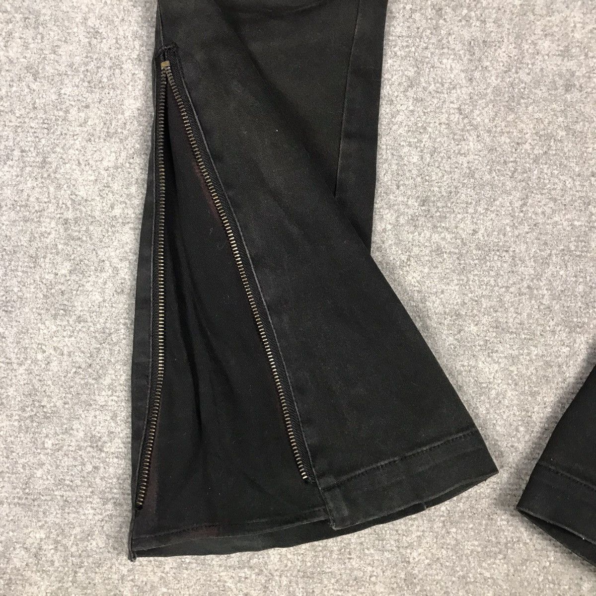 Japanese Brand 🔥SEMANTICDESIGN CARGO ZIPPER DESIGN BLACK FADED DENIM PANTS Size US 30 / EU 46 - 2 Thumbnail