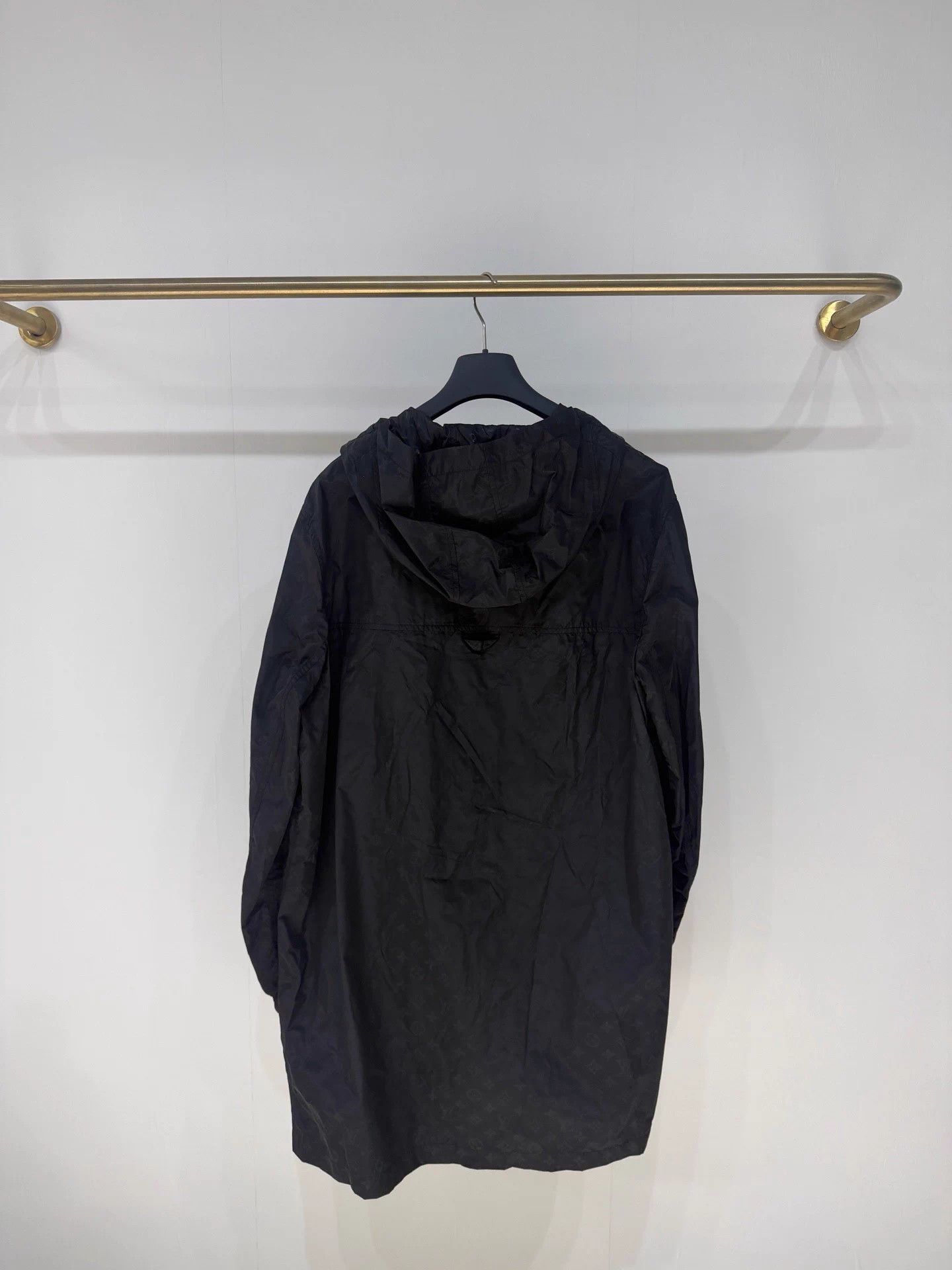 Louis Vuitton LV Classic Pin Full Logo Nylon Trench 54 99 New Size US L / EU 52-54 / 3 - 8 Thumbnail