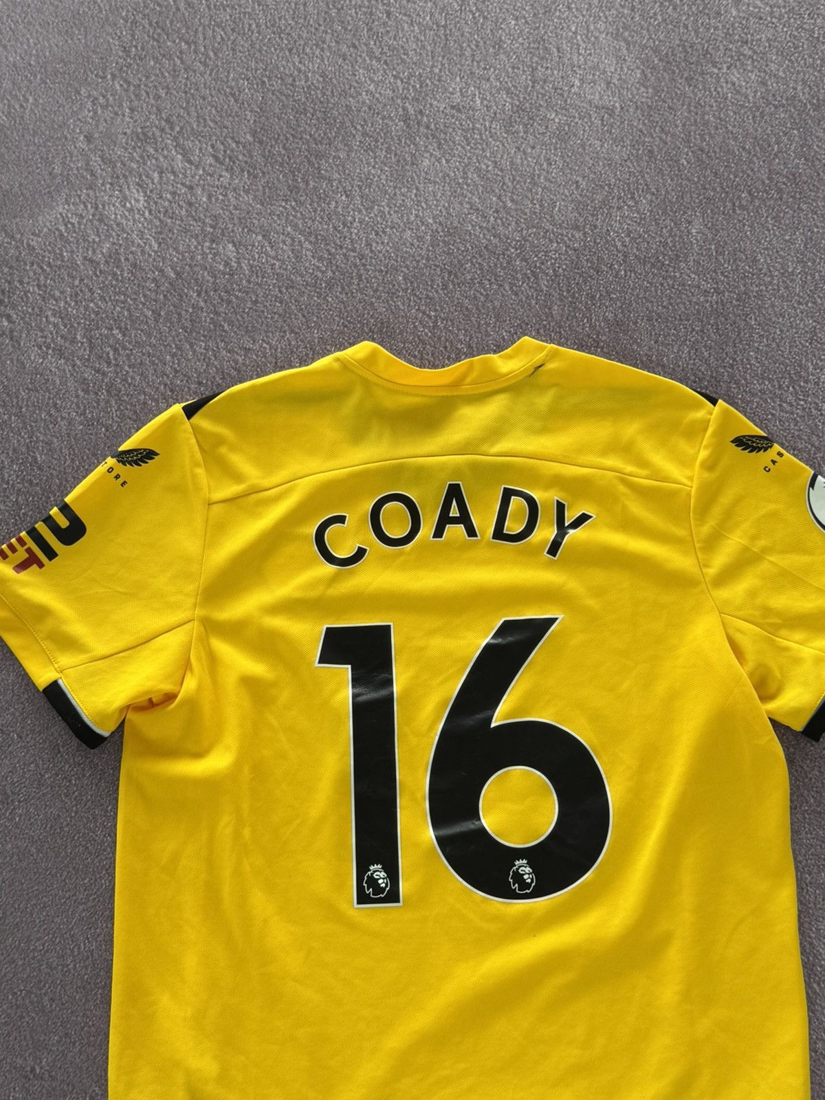 Vintage Wolves Streetwear Yellow Soccer Jersey - 2022/3 Size US L / EU 52-54 / 3 - 8 Thumbnail