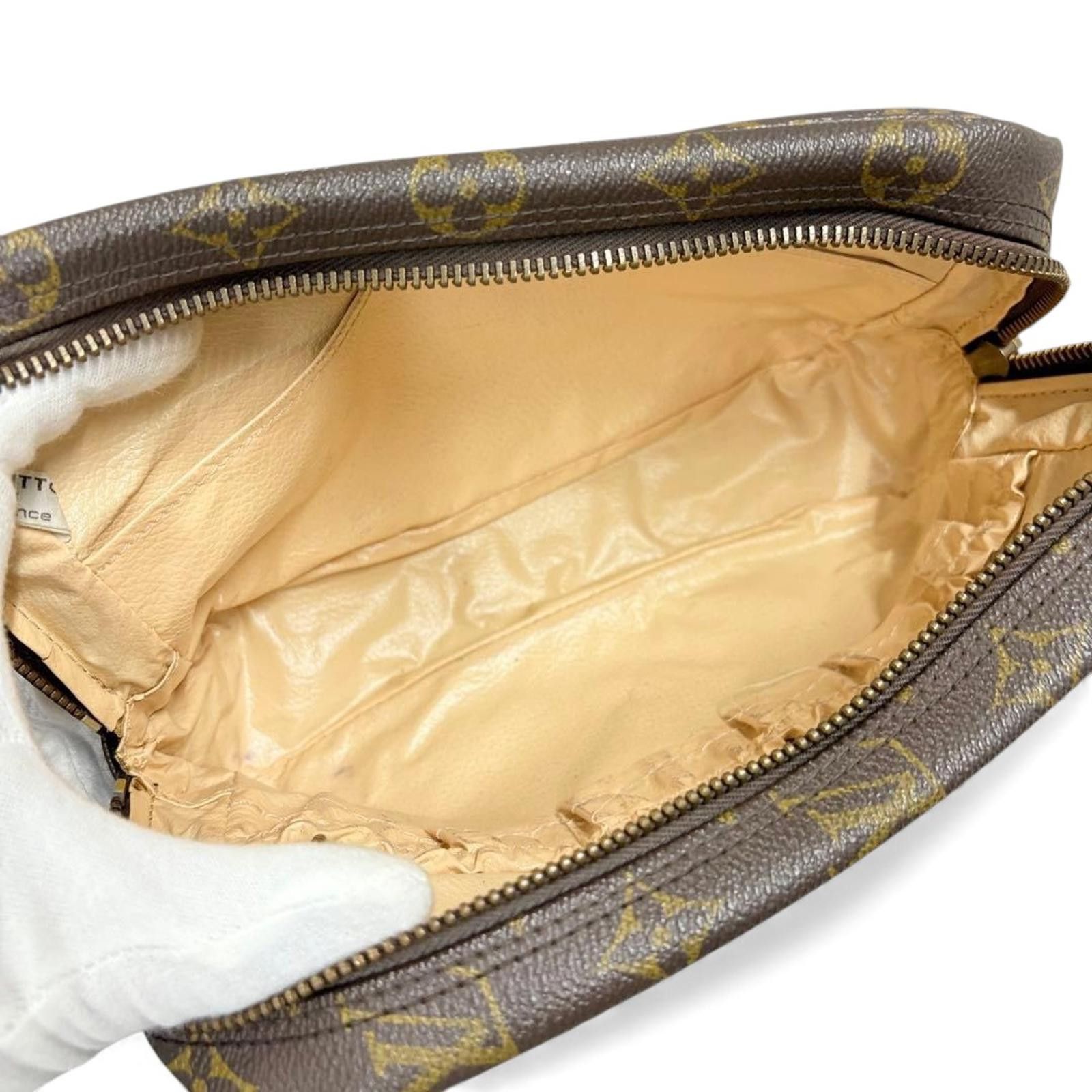 Louis Vuitton Louis Vuitton - Monogram Canvas Pouch Size ONE SIZE - 5 Thumbnail